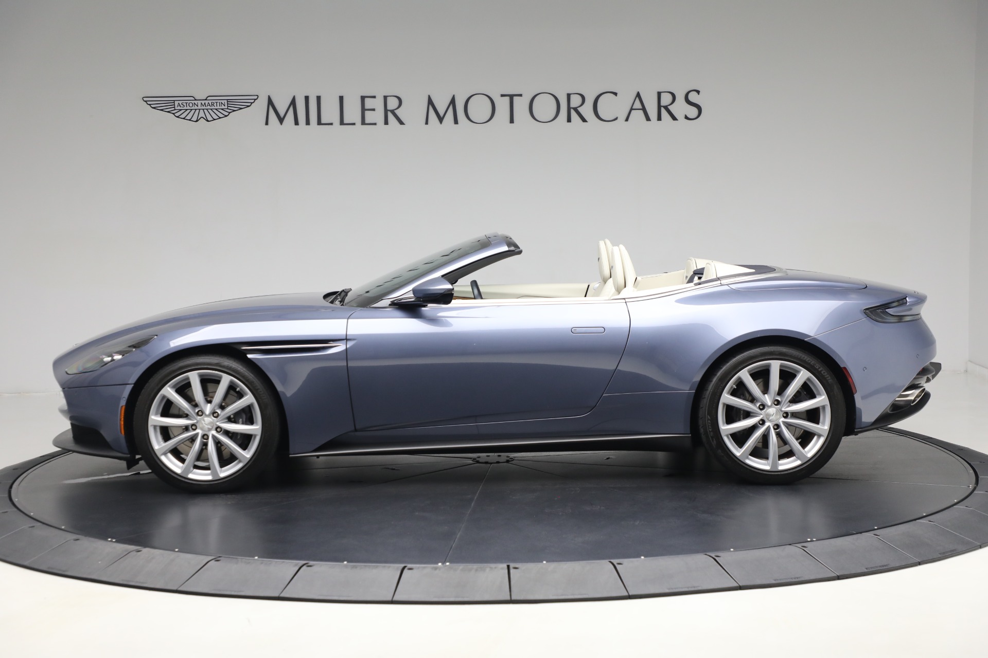 Used-2022-Aston-Martin-DB11-Volante