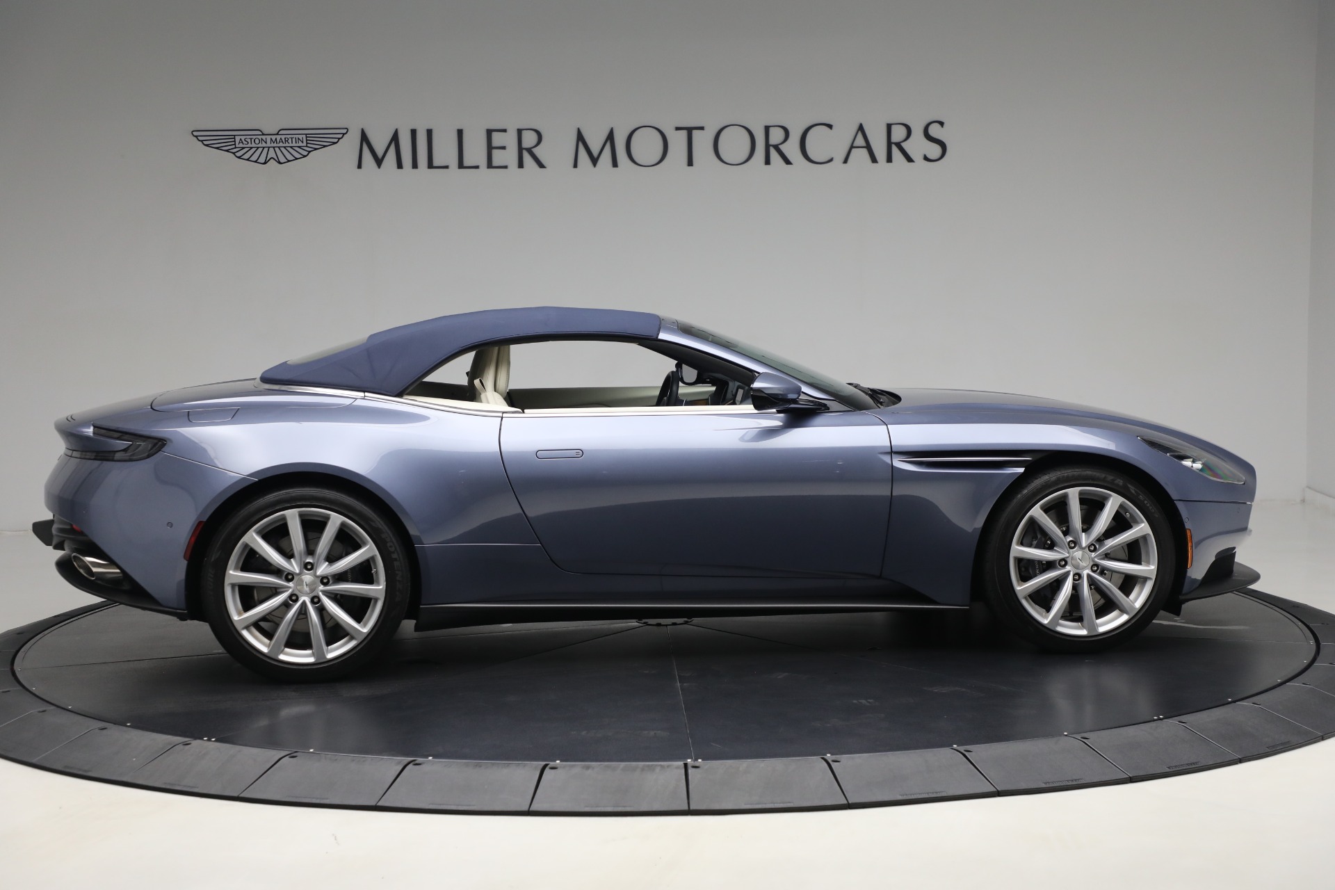 Used-2022-Aston-Martin-DB11-Volante