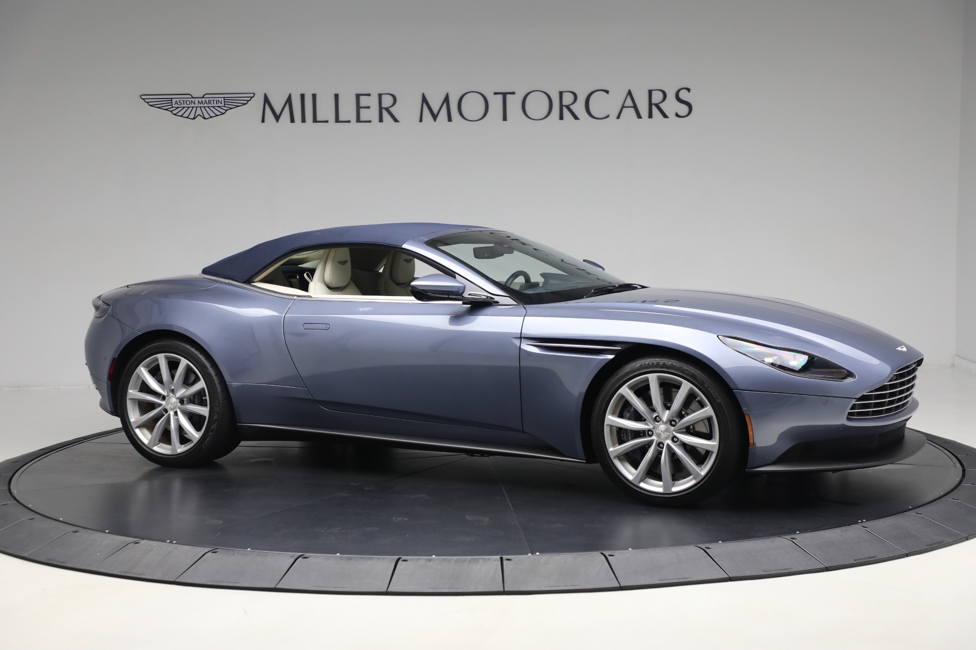 Used-2022-Aston-Martin-DB11-Volante