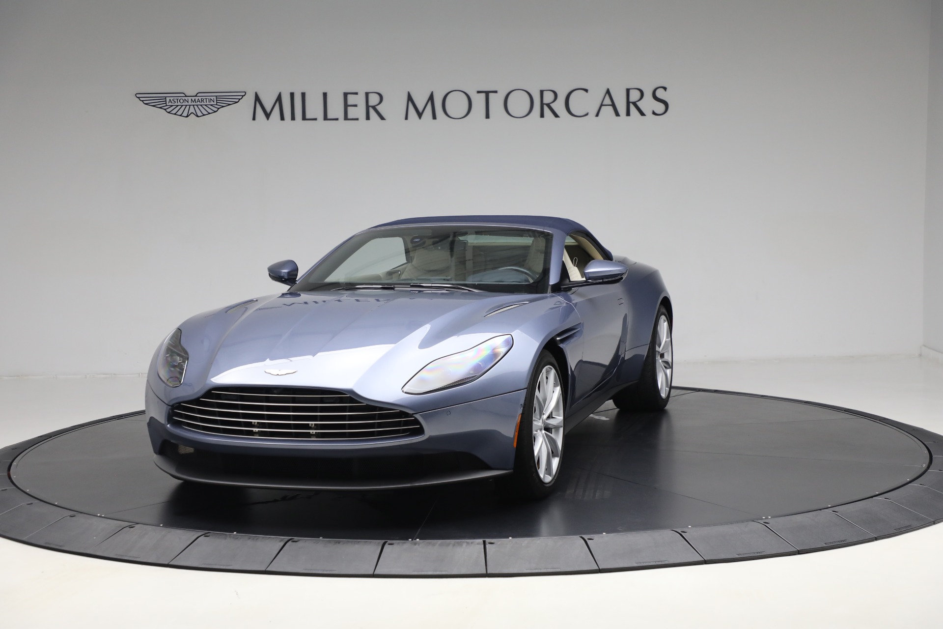 Used-2022-Aston-Martin-DB11-Volante
