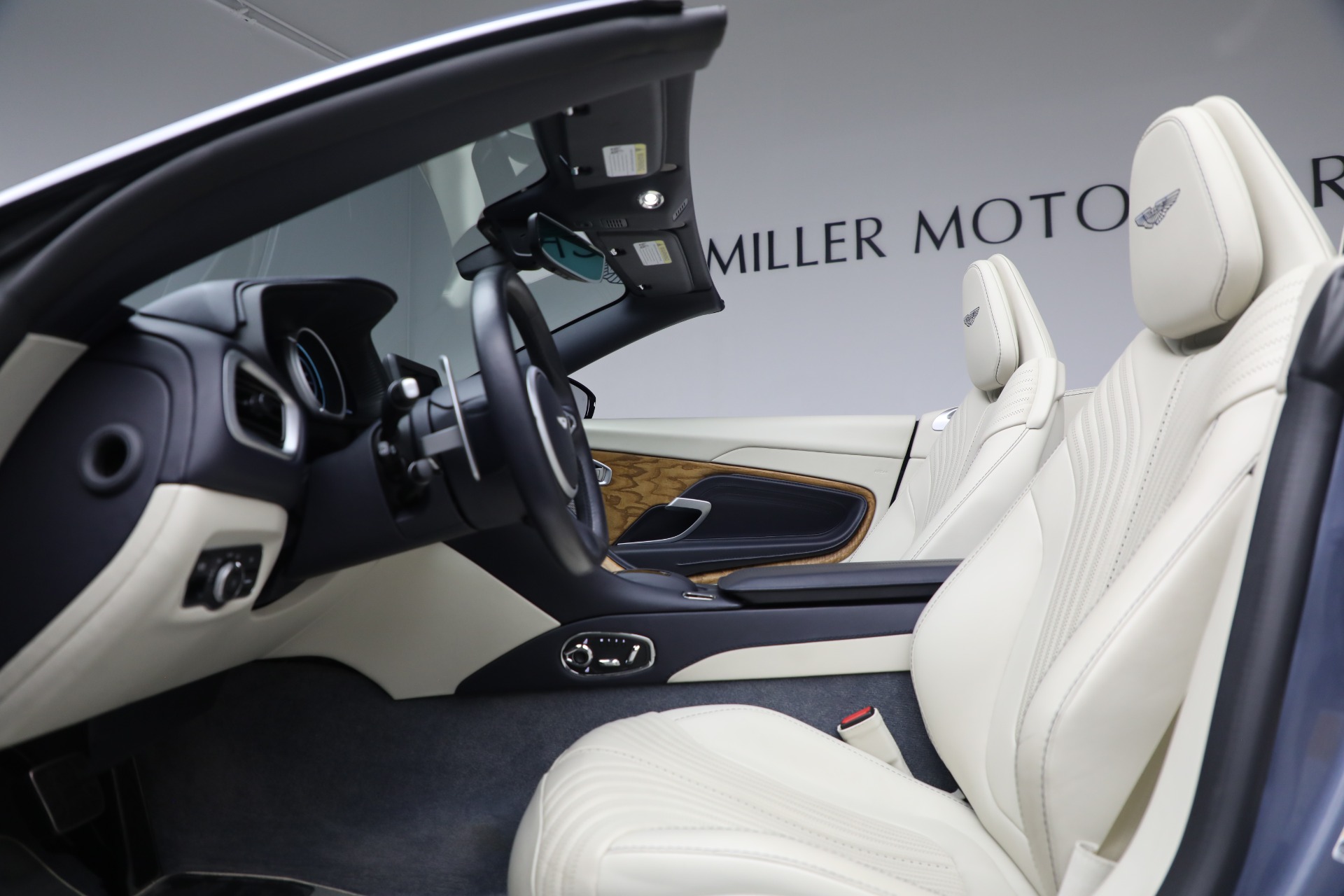 Used-2022-Aston-Martin-DB11-Volante