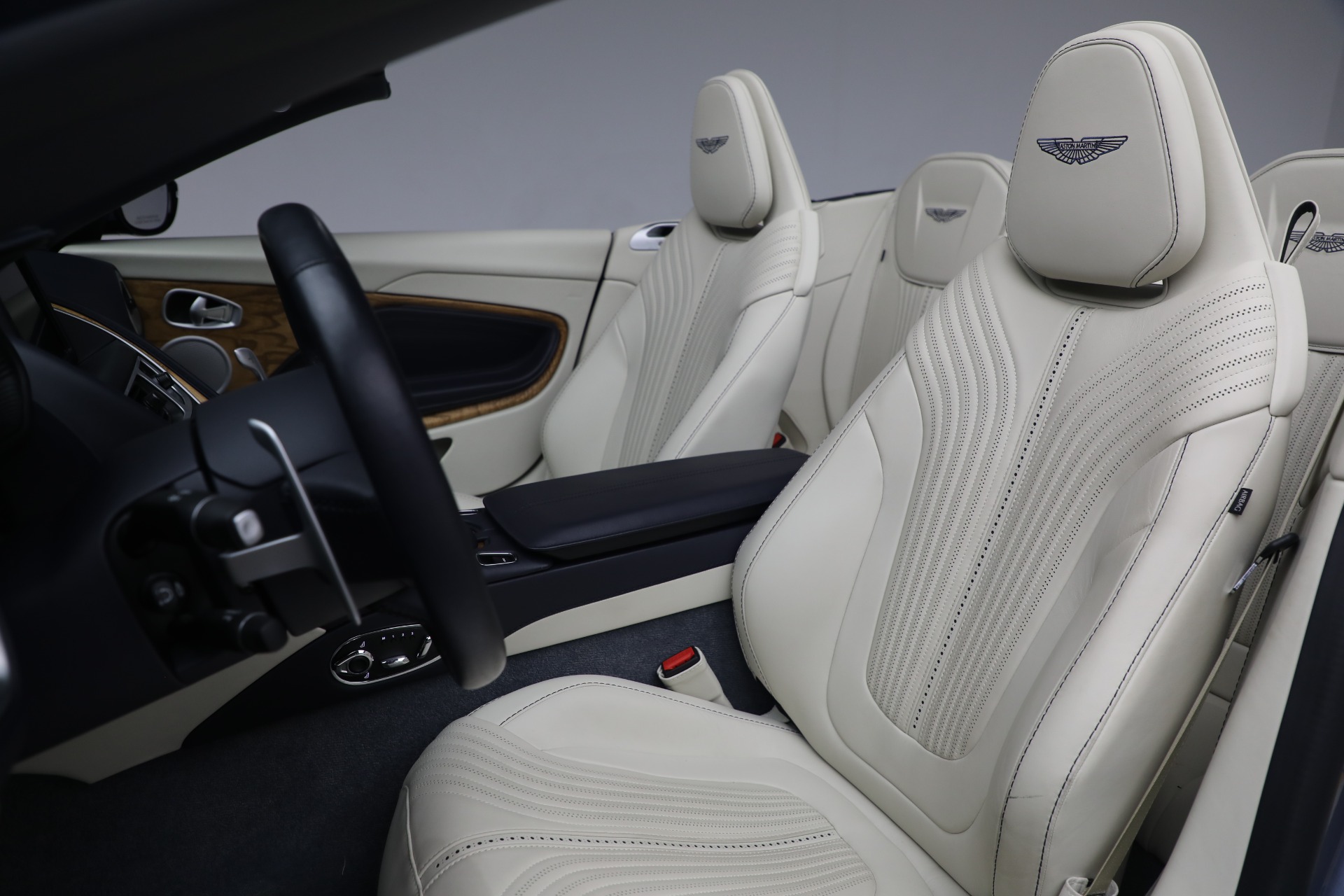 Used-2022-Aston-Martin-DB11-Volante