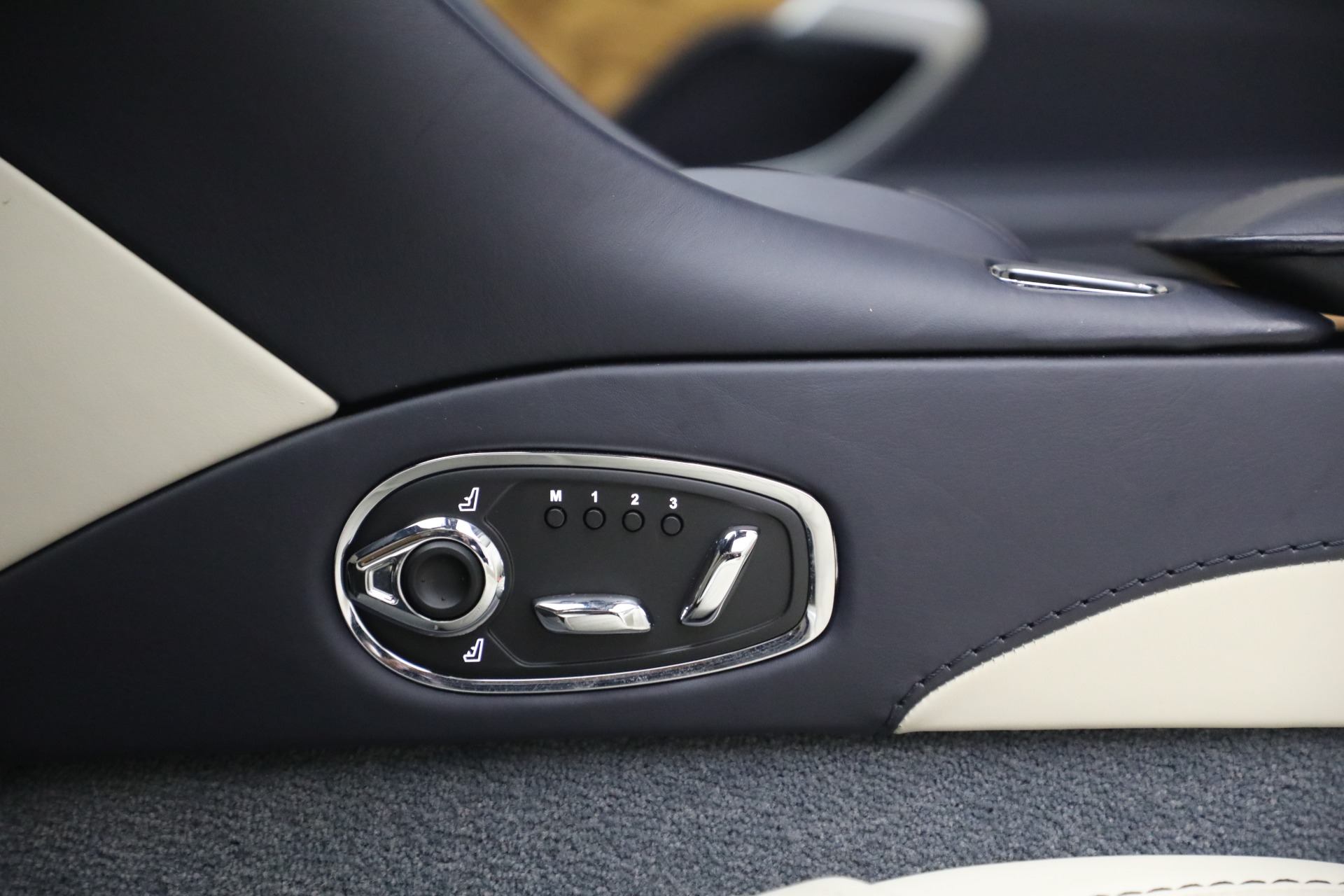 Used-2022-Aston-Martin-DB11-Volante