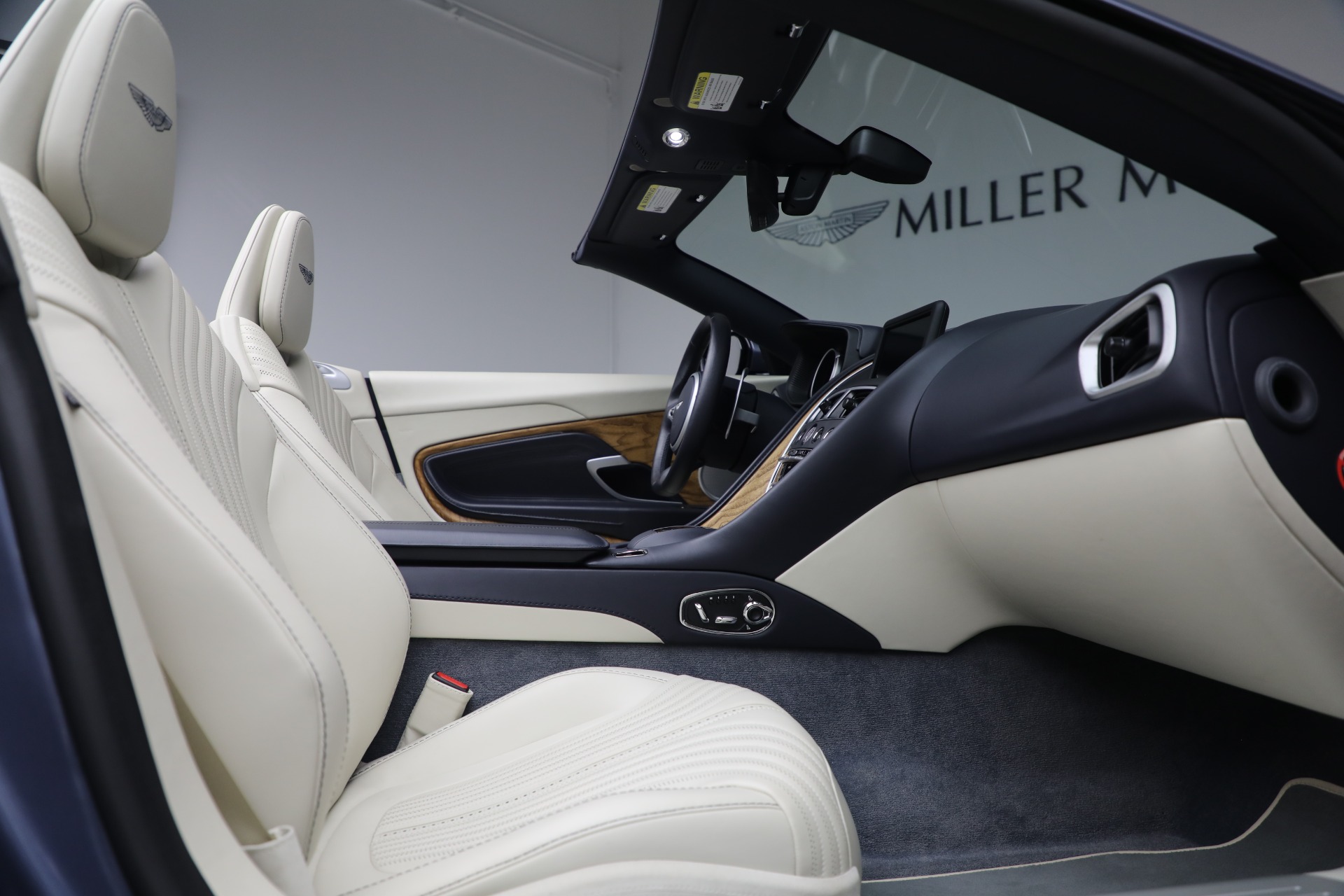 Used-2022-Aston-Martin-DB11-Volante