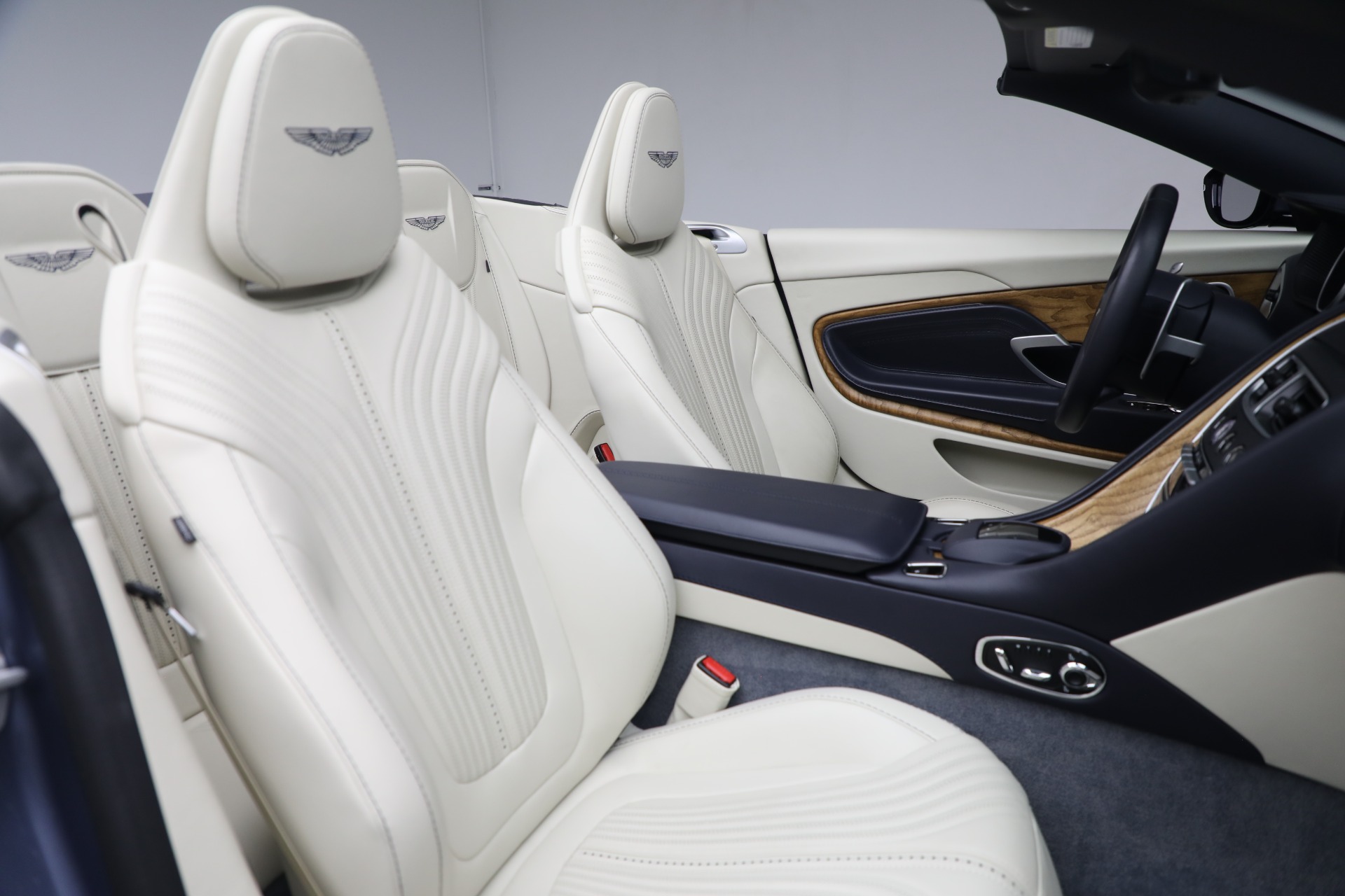 Used-2022-Aston-Martin-DB11-Volante