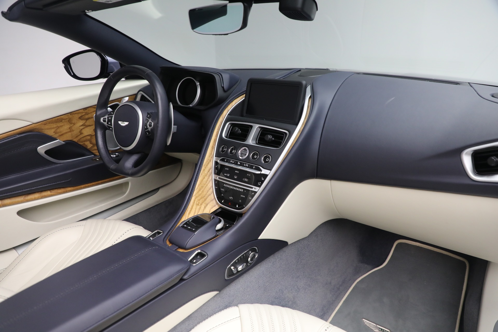 Used-2022-Aston-Martin-DB11-Volante