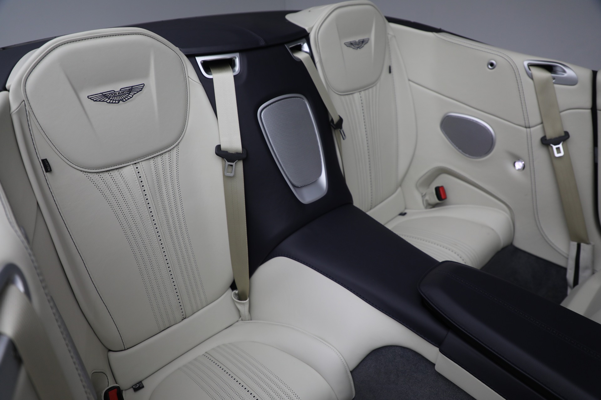 Used-2022-Aston-Martin-DB11-Volante