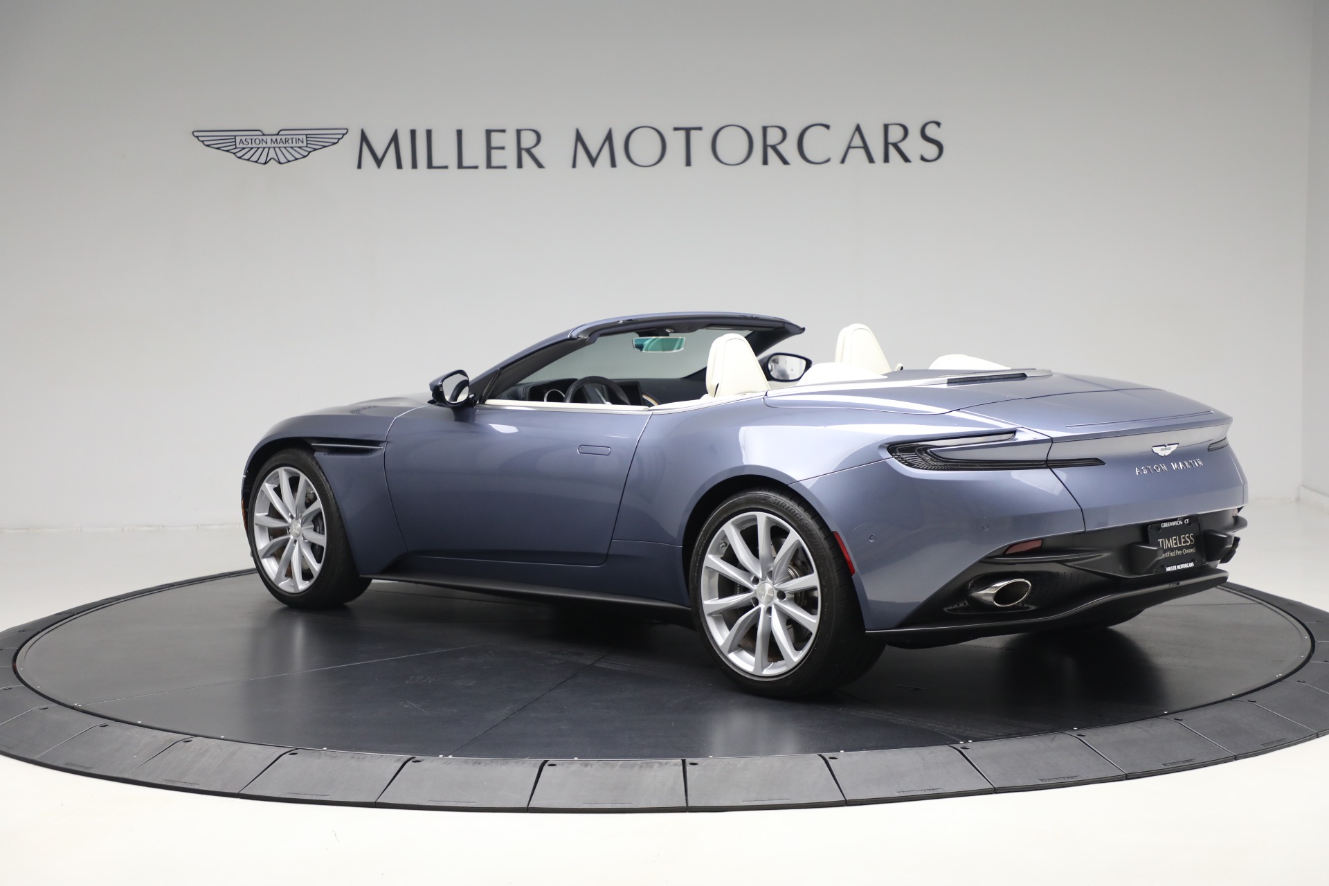 Used-2022-Aston-Martin-DB11-Volante