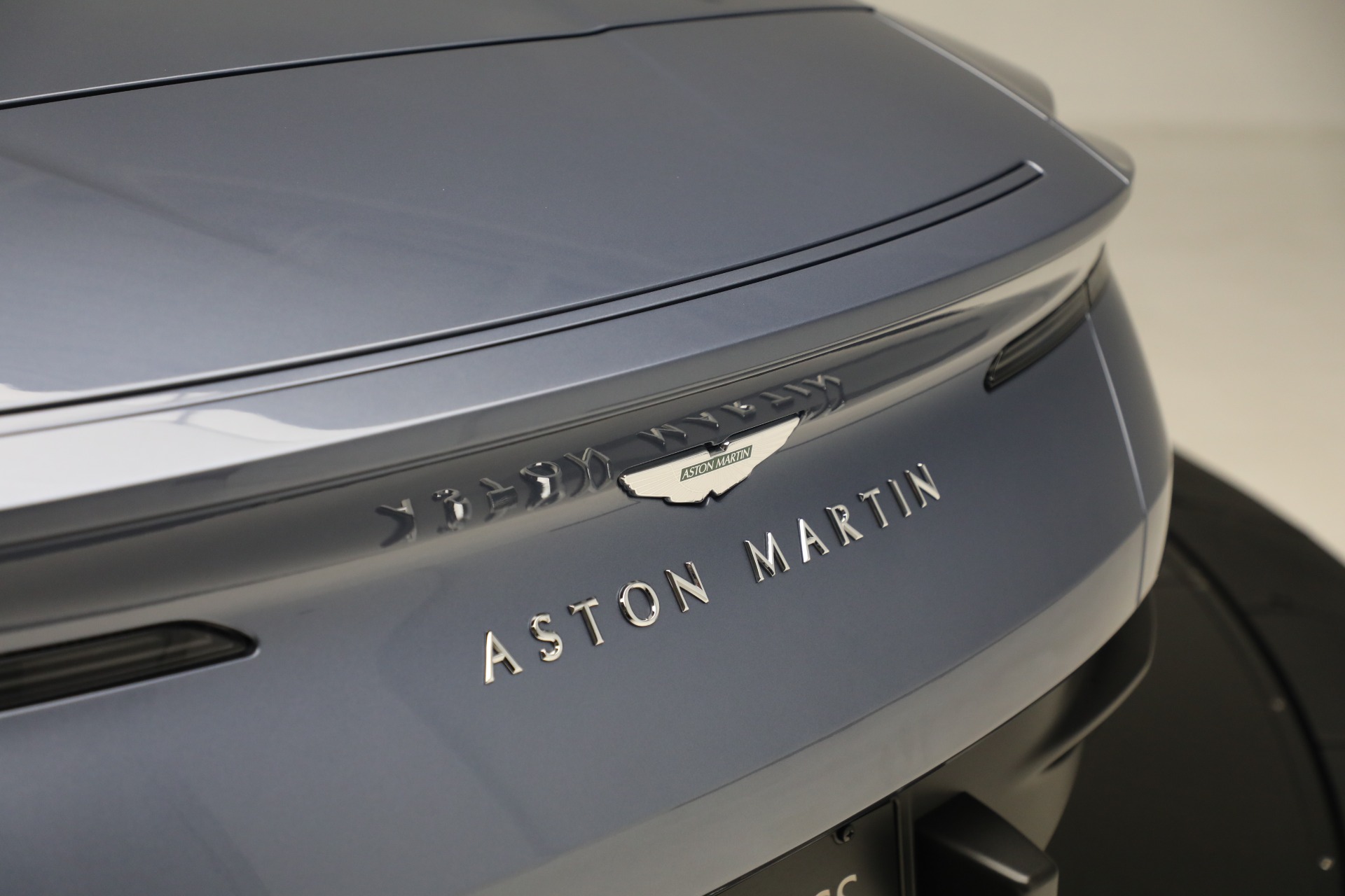 Used-2022-Aston-Martin-DB11-Volante