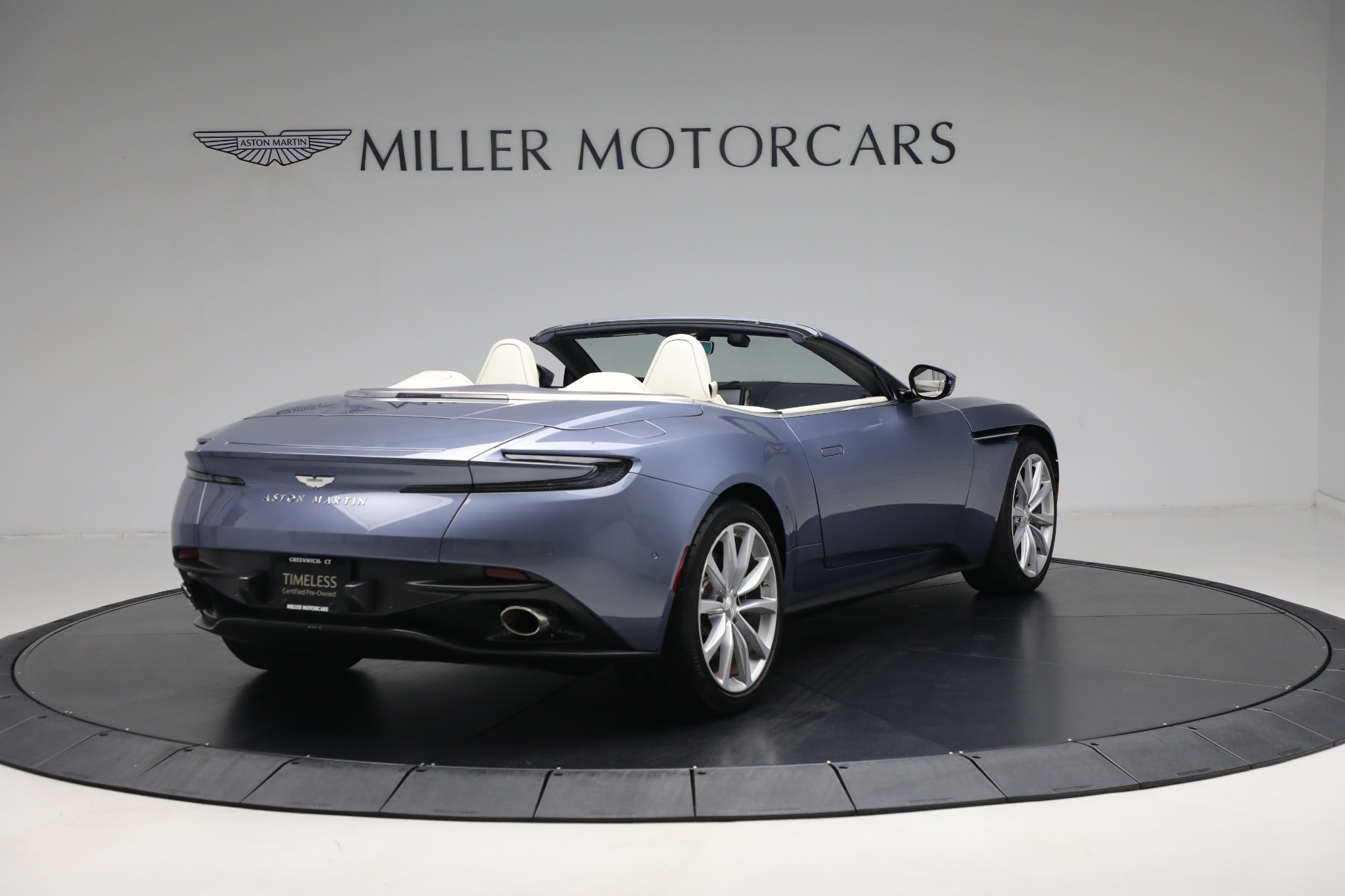 Used-2022-Aston-Martin-DB11-Volante