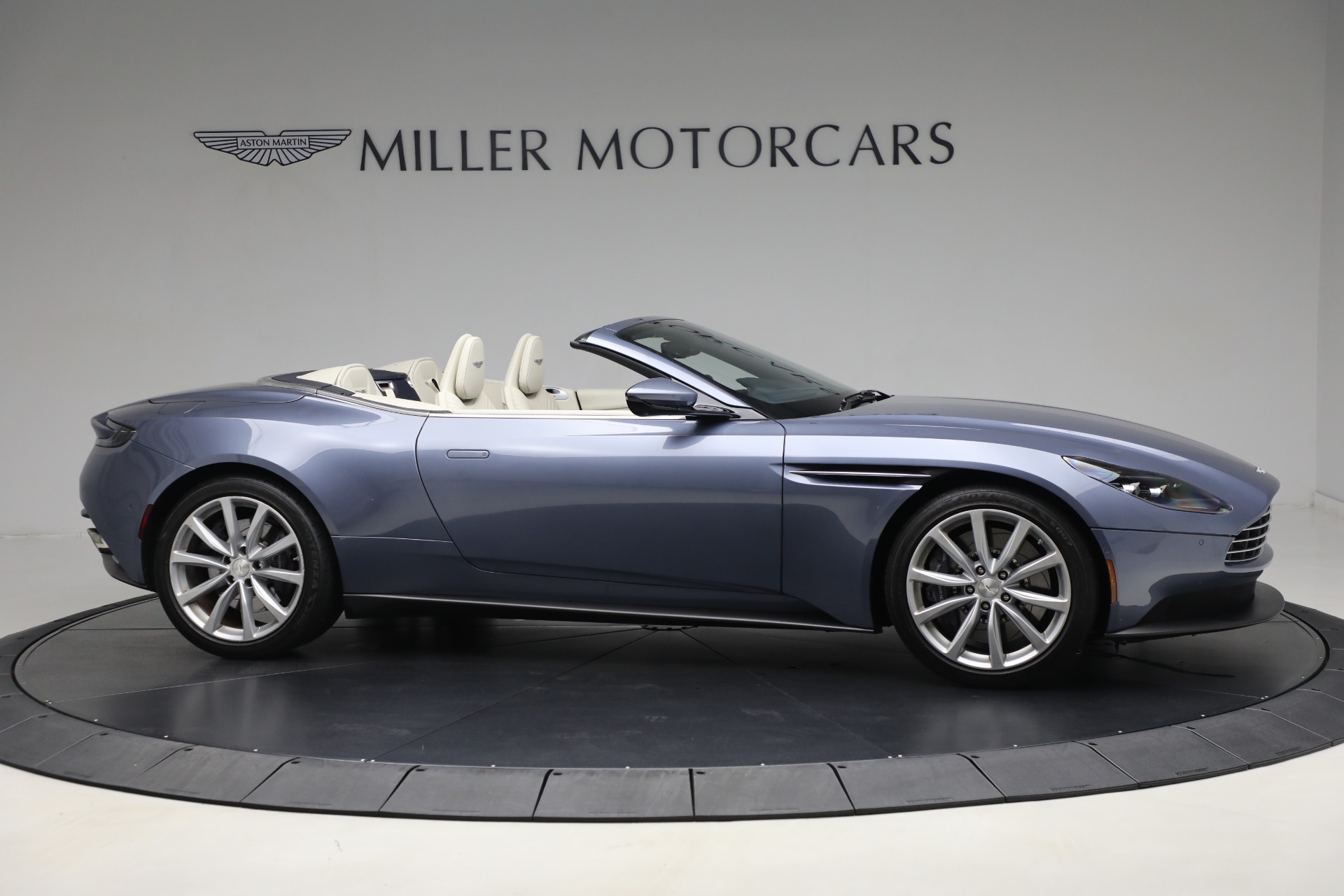 Used-2022-Aston-Martin-DB11-Volante
