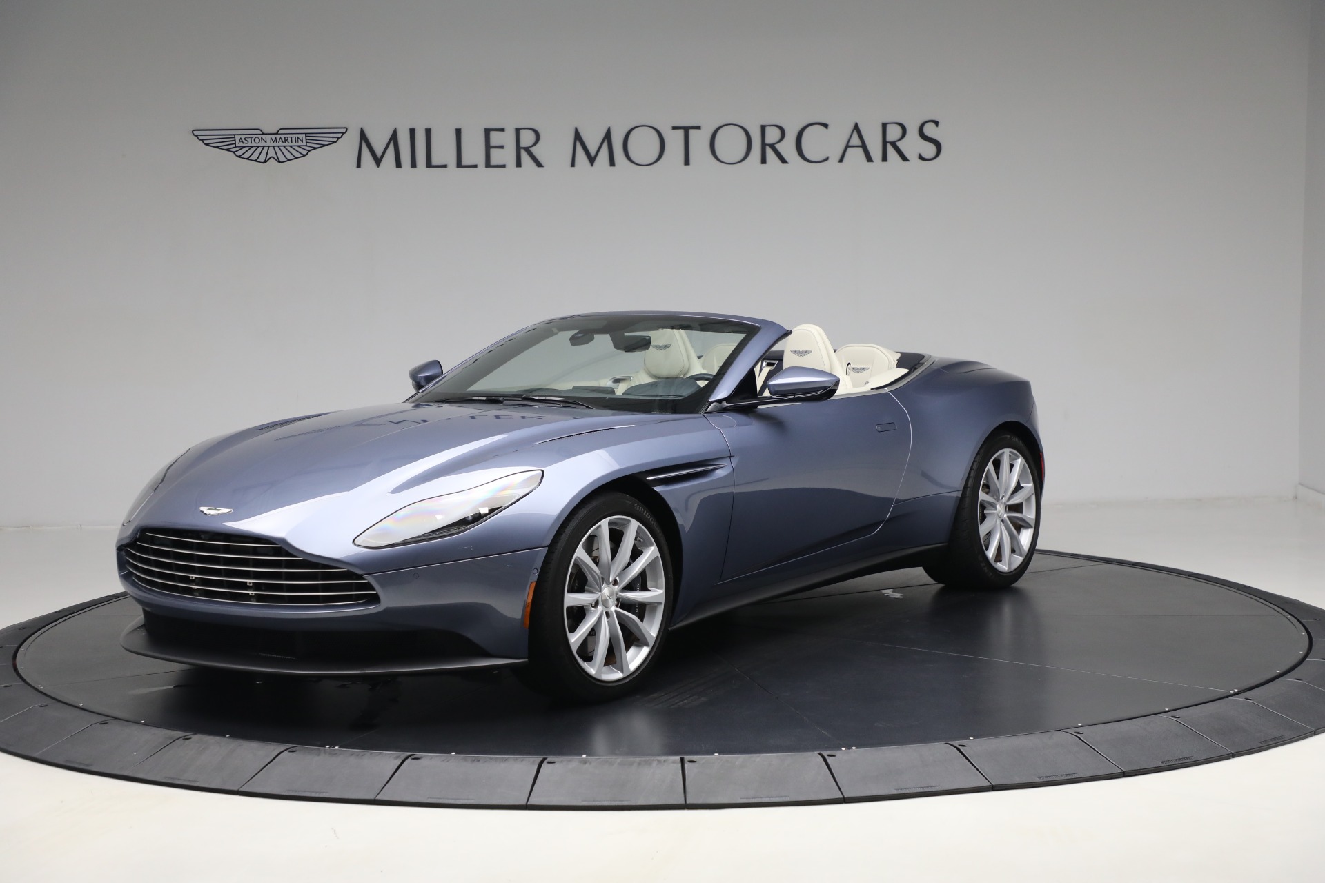 Used-2022-Aston-Martin-DB11-Volante