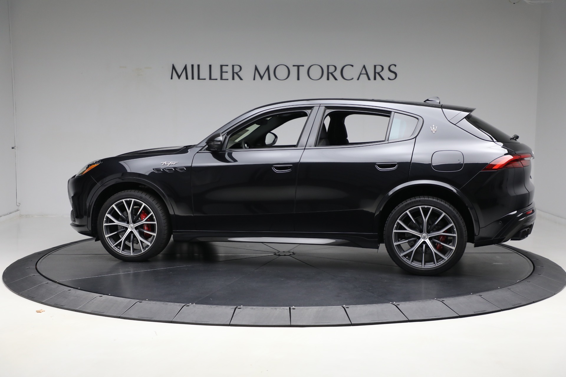 New-2024-Maserati-Grecale-Trofeo