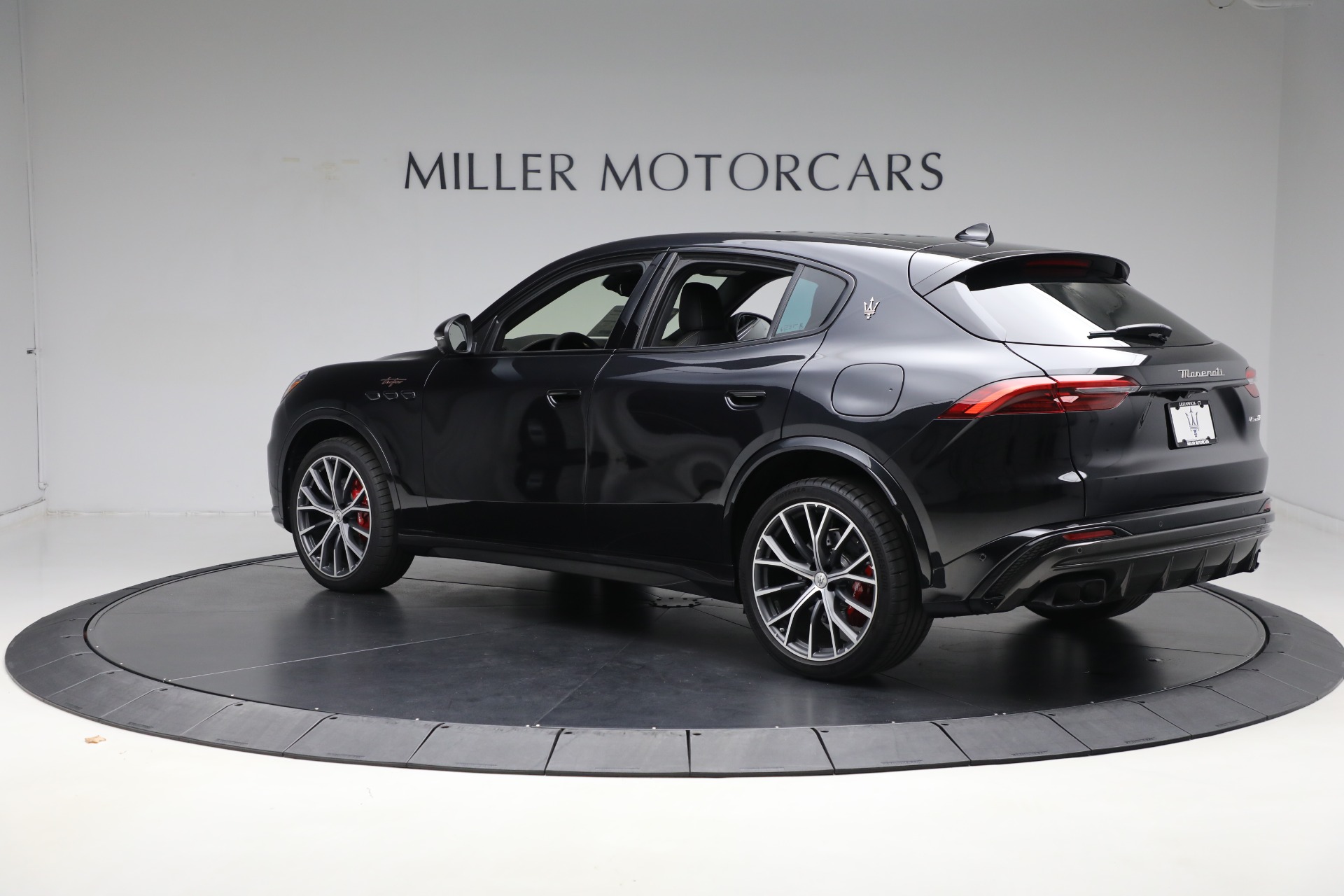 New-2024-Maserati-Grecale-Trofeo