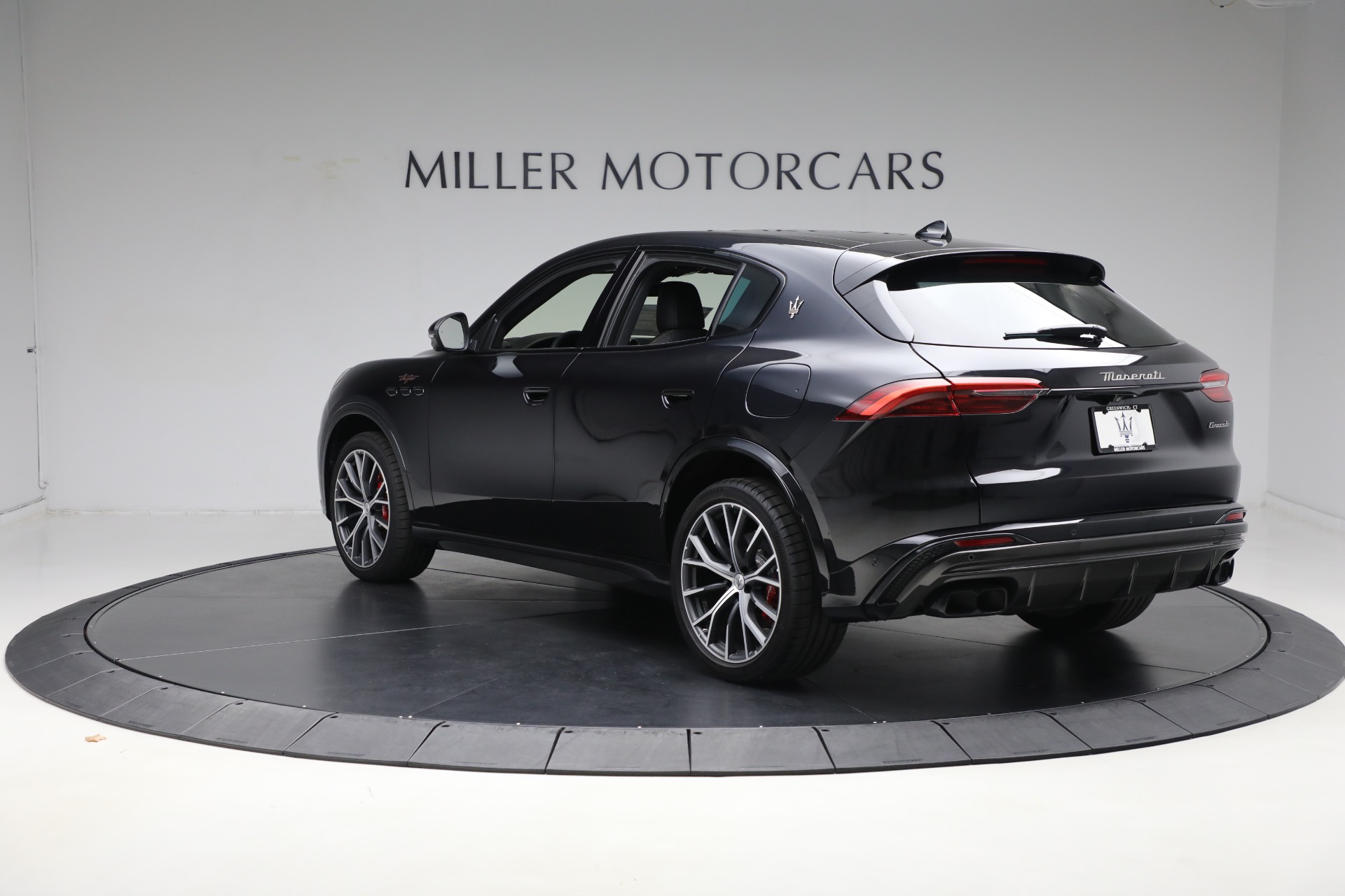 New-2024-Maserati-Grecale-Trofeo