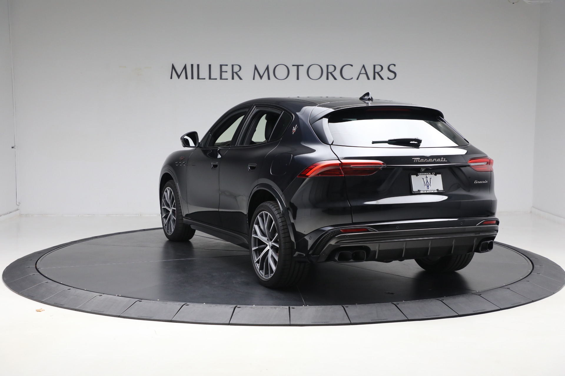 New-2024-Maserati-Grecale-Trofeo