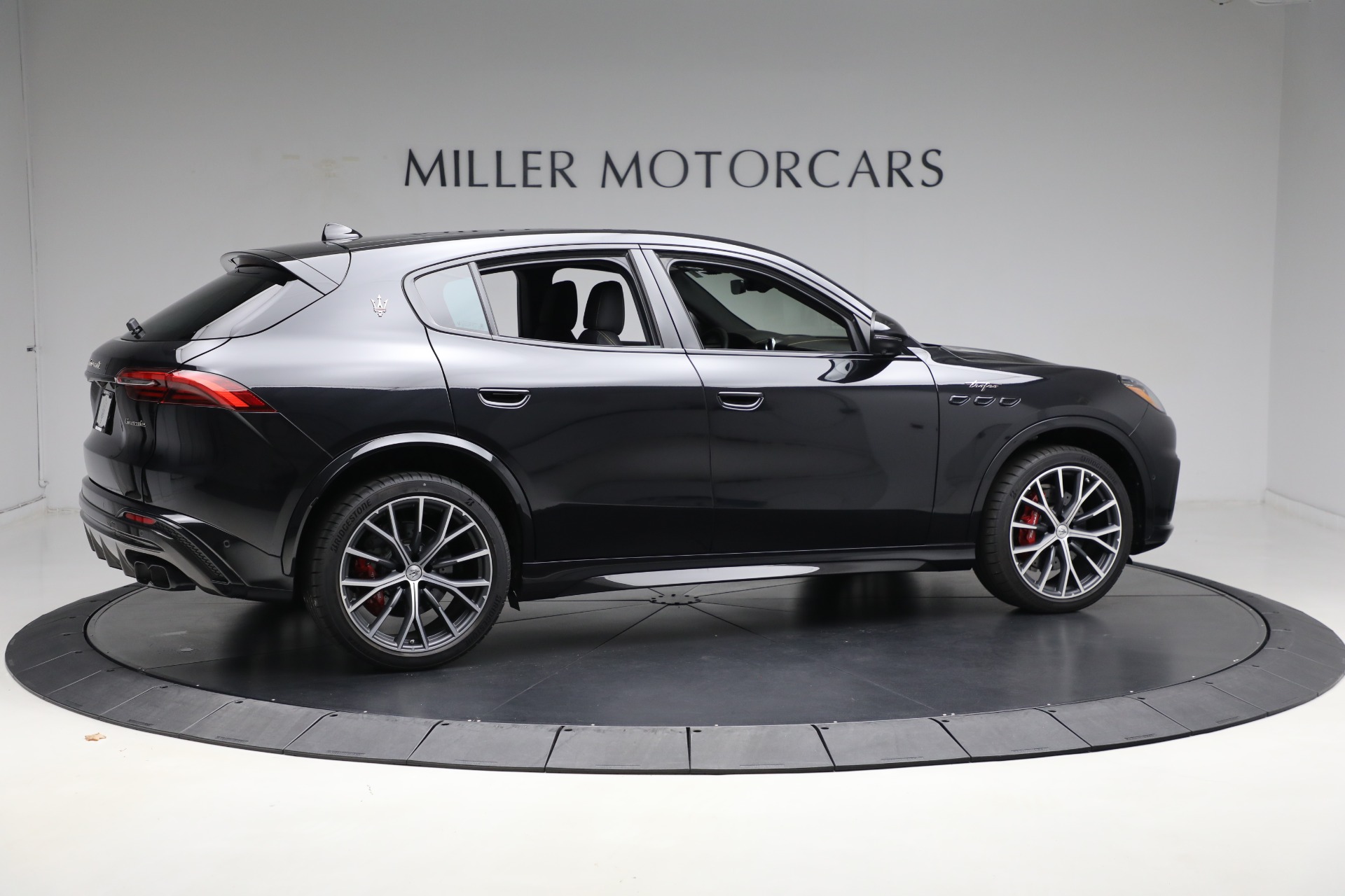 New-2024-Maserati-Grecale-Trofeo