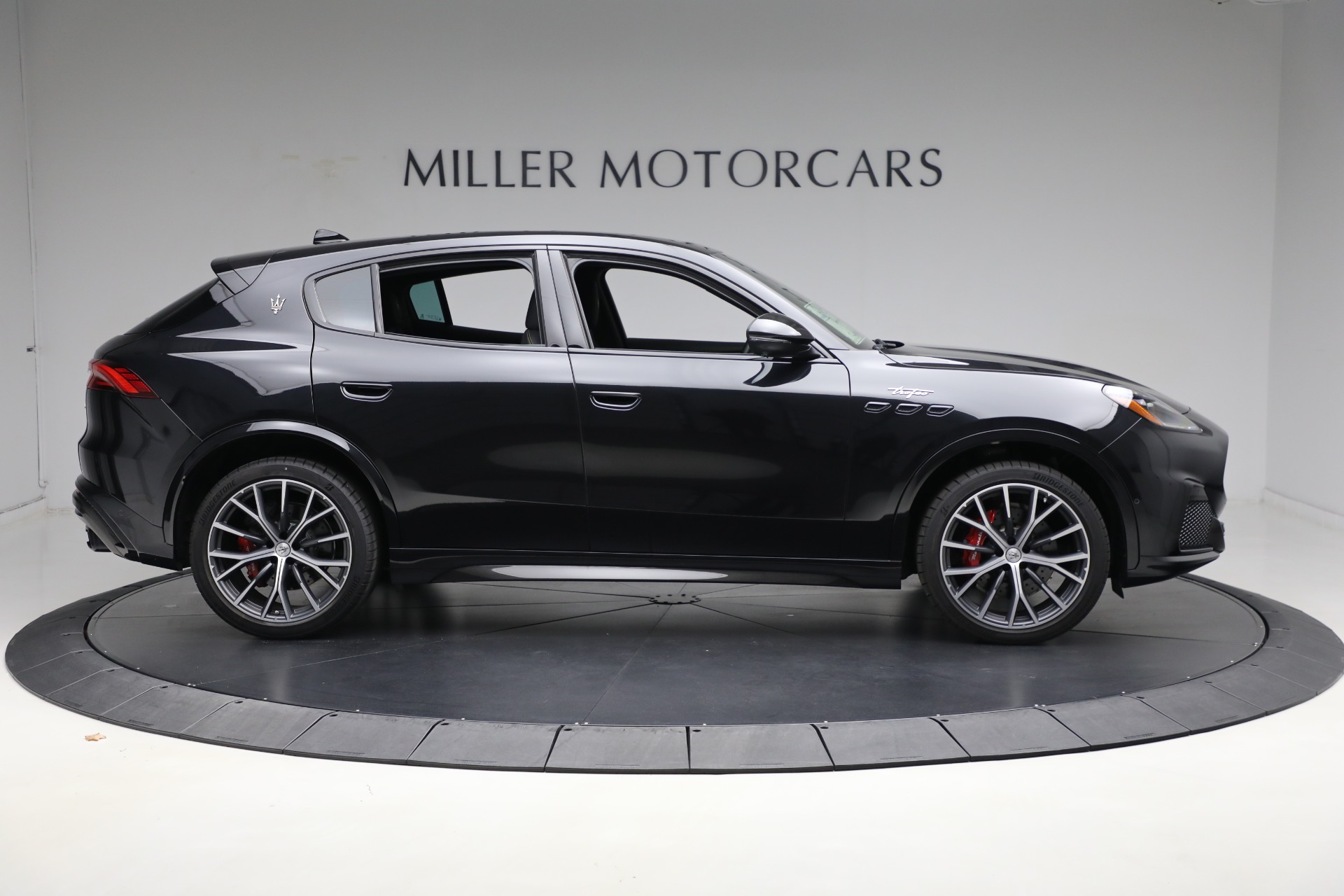 New-2024-Maserati-Grecale-Trofeo