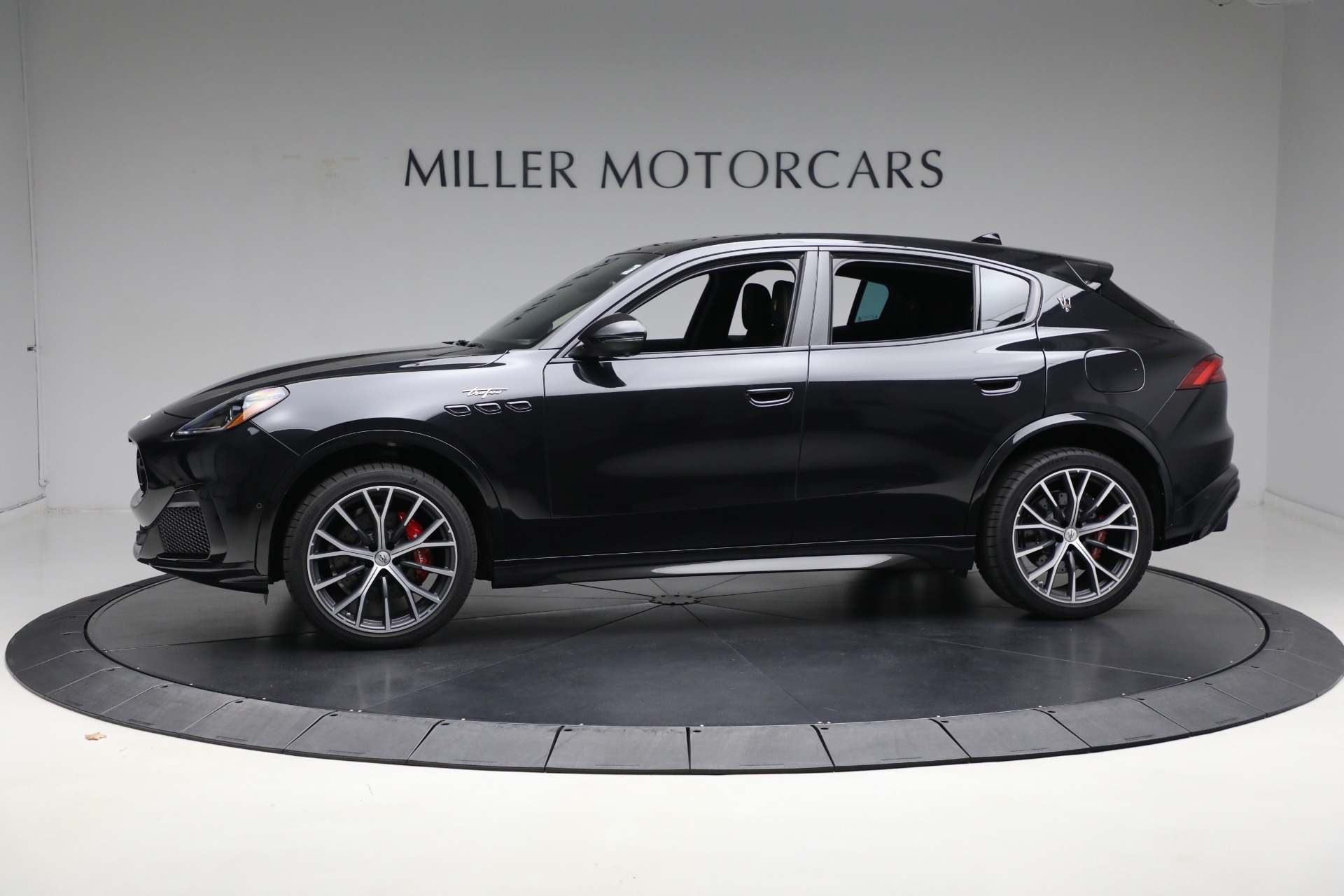 New-2024-Maserati-Grecale-Trofeo