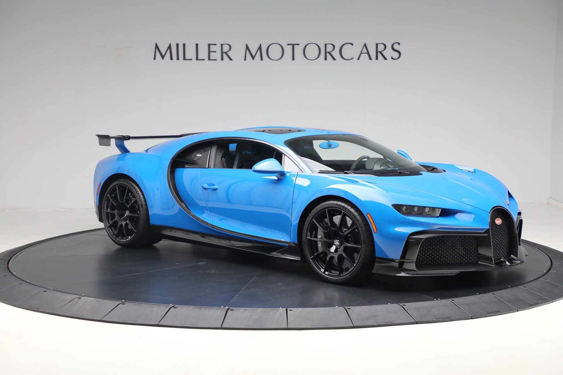 Used-2021-Bugatti-Chiron-Pur-Sport