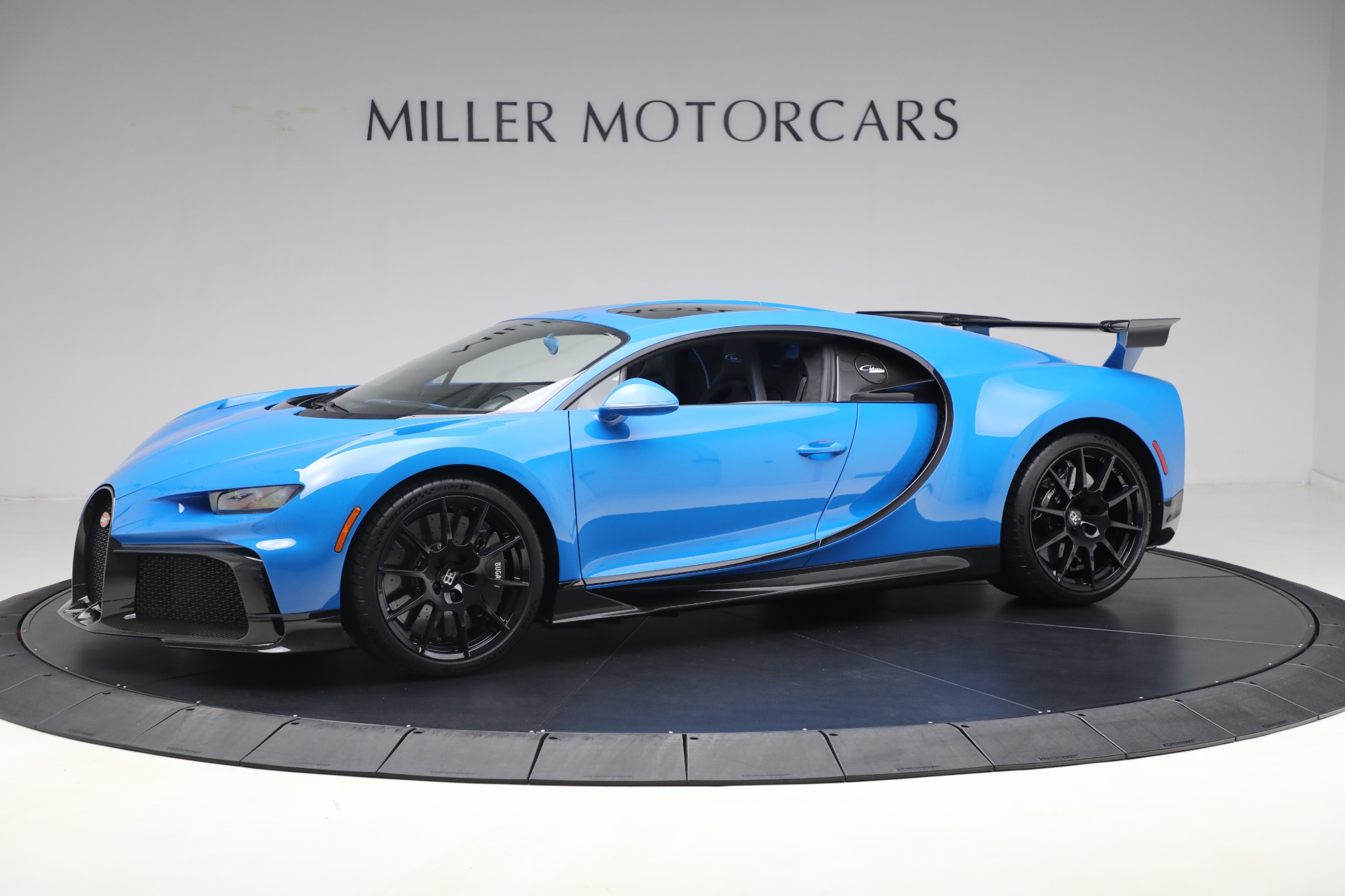 Used-2021-Bugatti-Chiron-Pur-Sport
