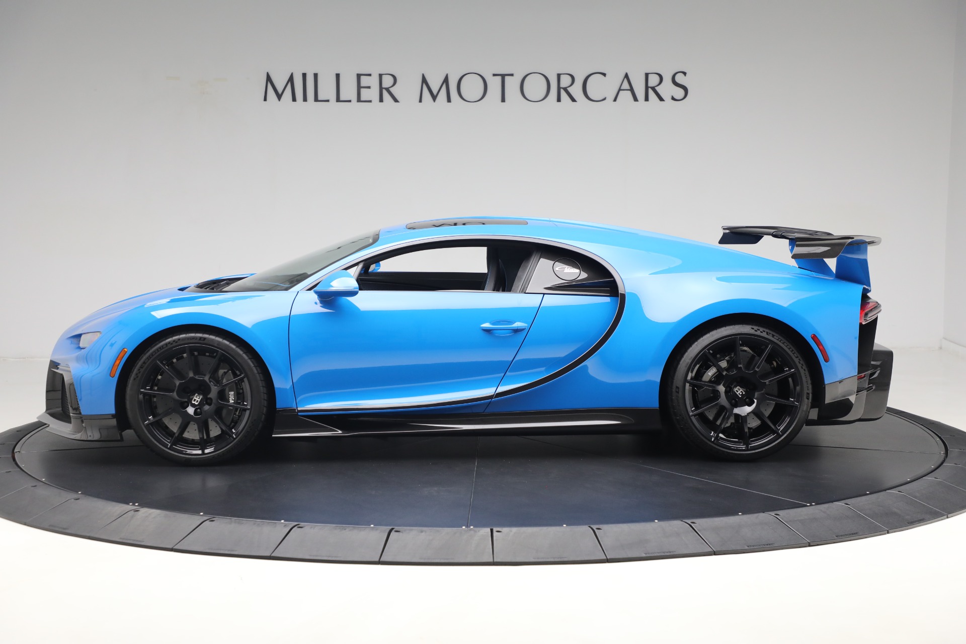 Used-2021-Bugatti-Chiron-Pur-Sport