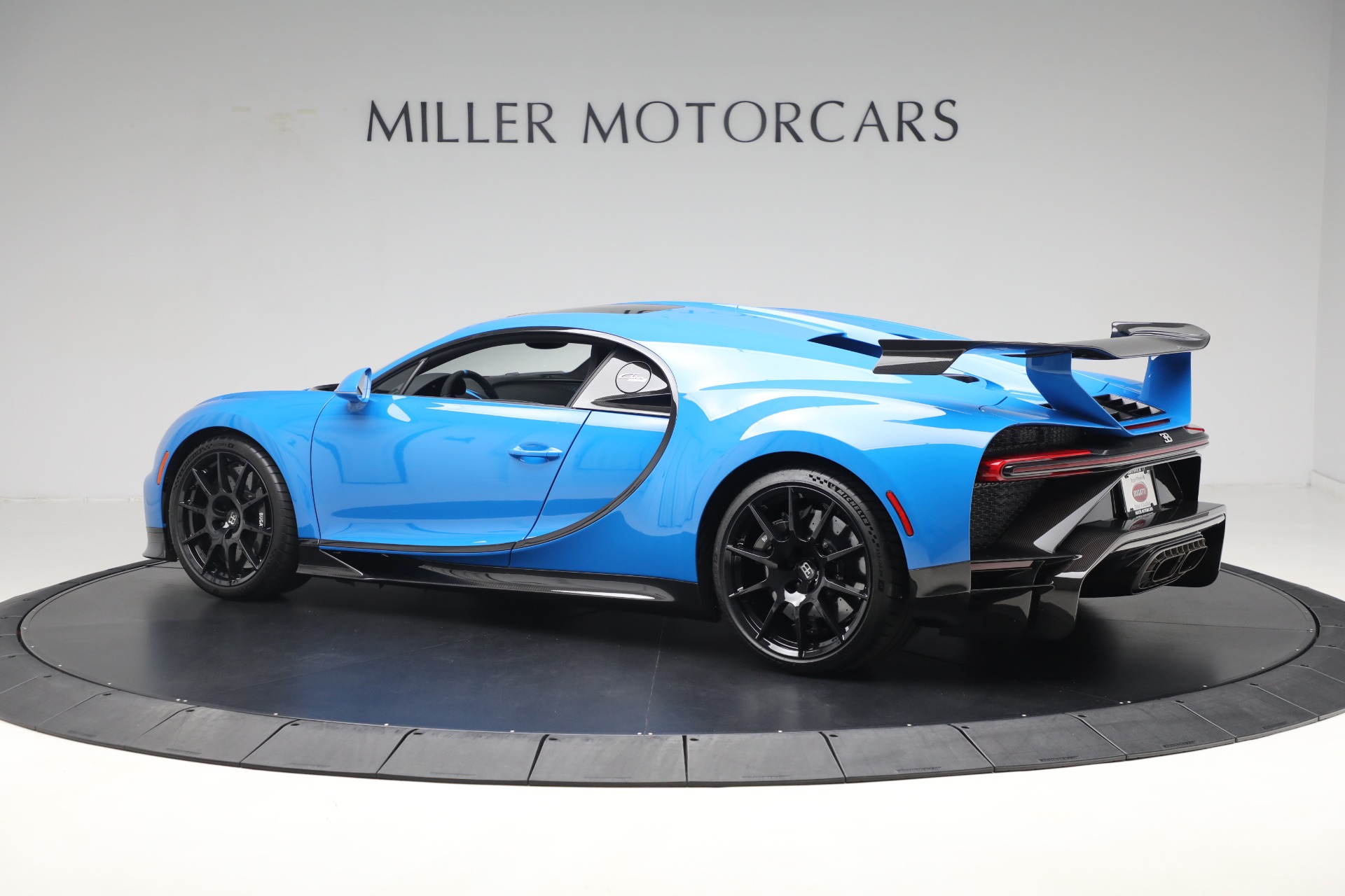 Used-2021-Bugatti-Chiron-Pur-Sport