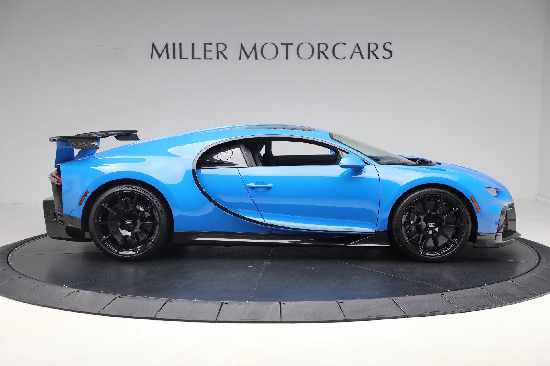 Used-2021-Bugatti-Chiron-Pur-Sport