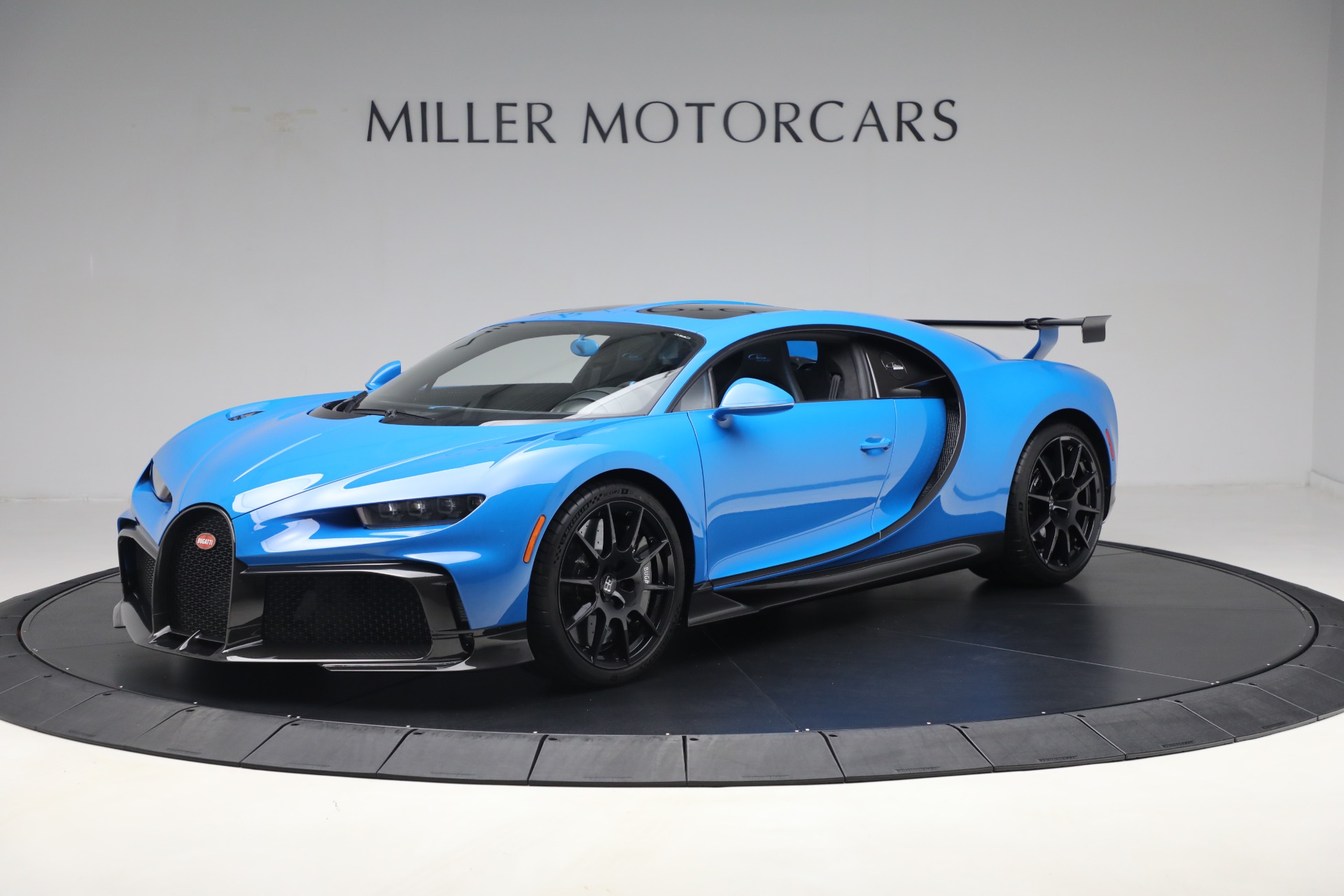 Used-2021-Bugatti-Chiron-Pur-Sport