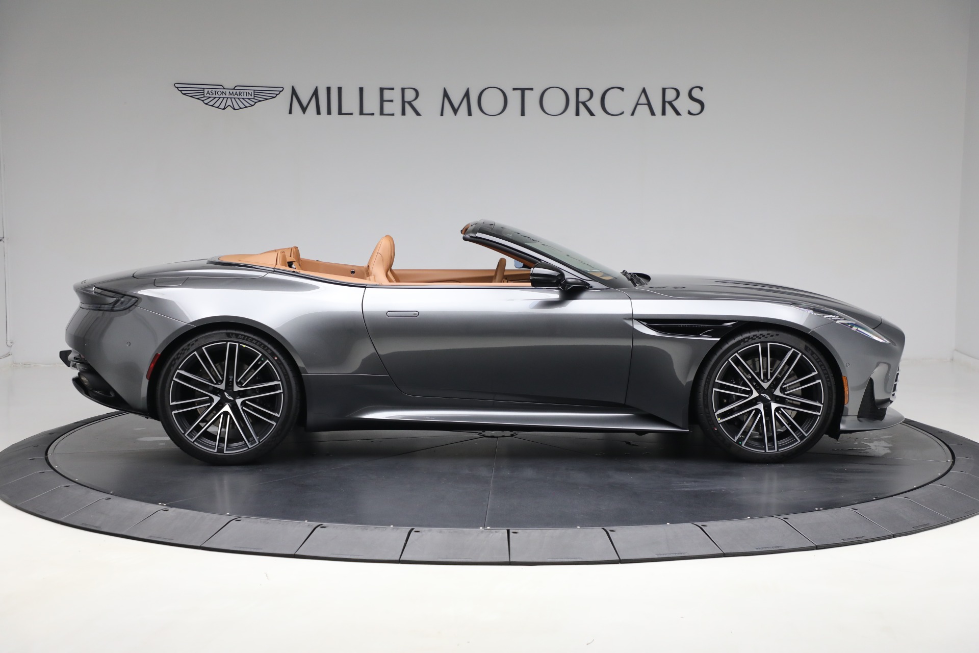 New-2025-Aston-Martin-DB12-Volante