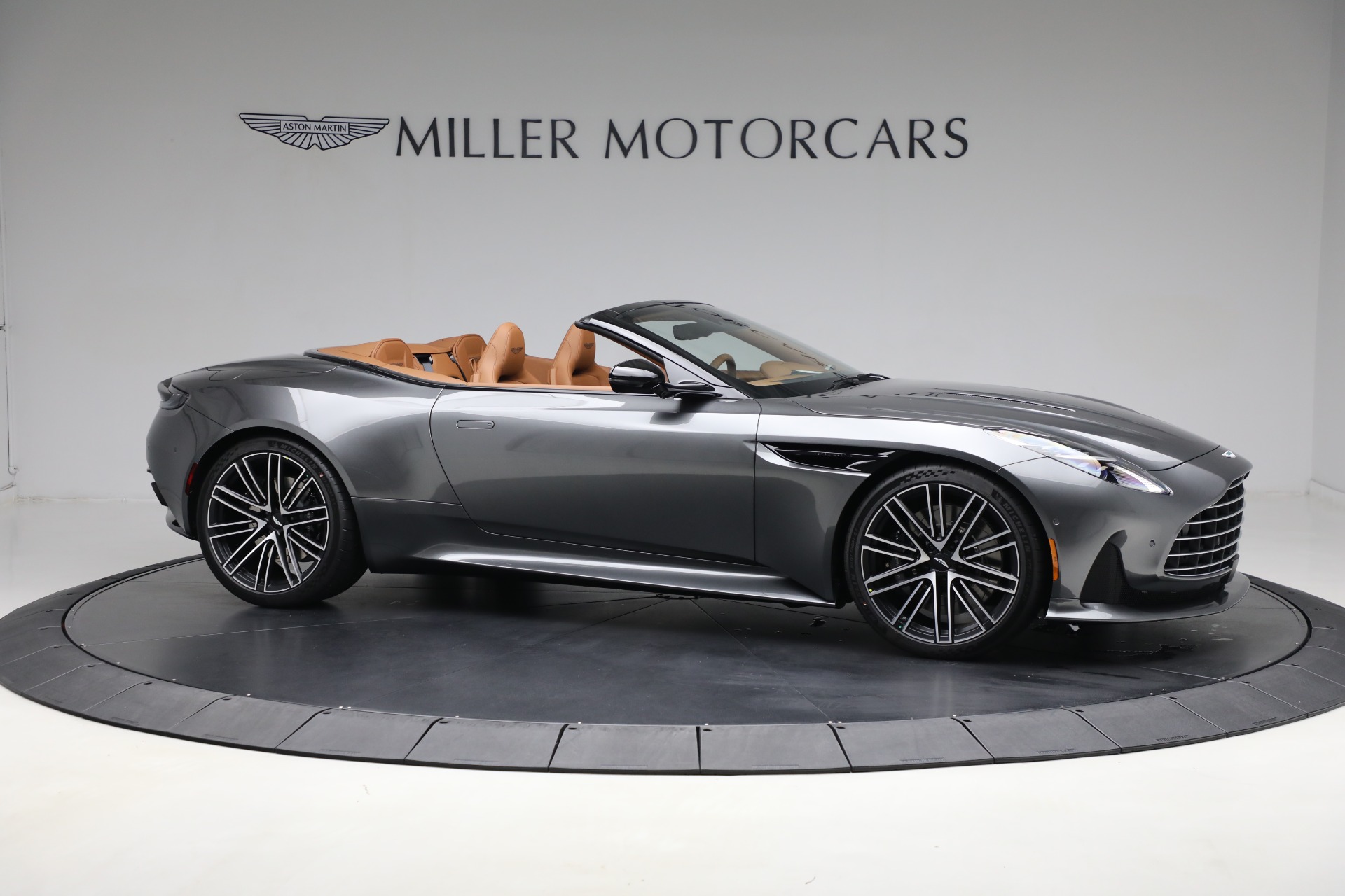 New-2025-Aston-Martin-DB12-Volante