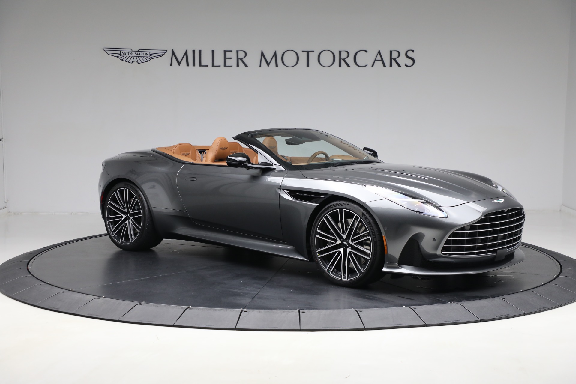 New-2025-Aston-Martin-DB12-Volante