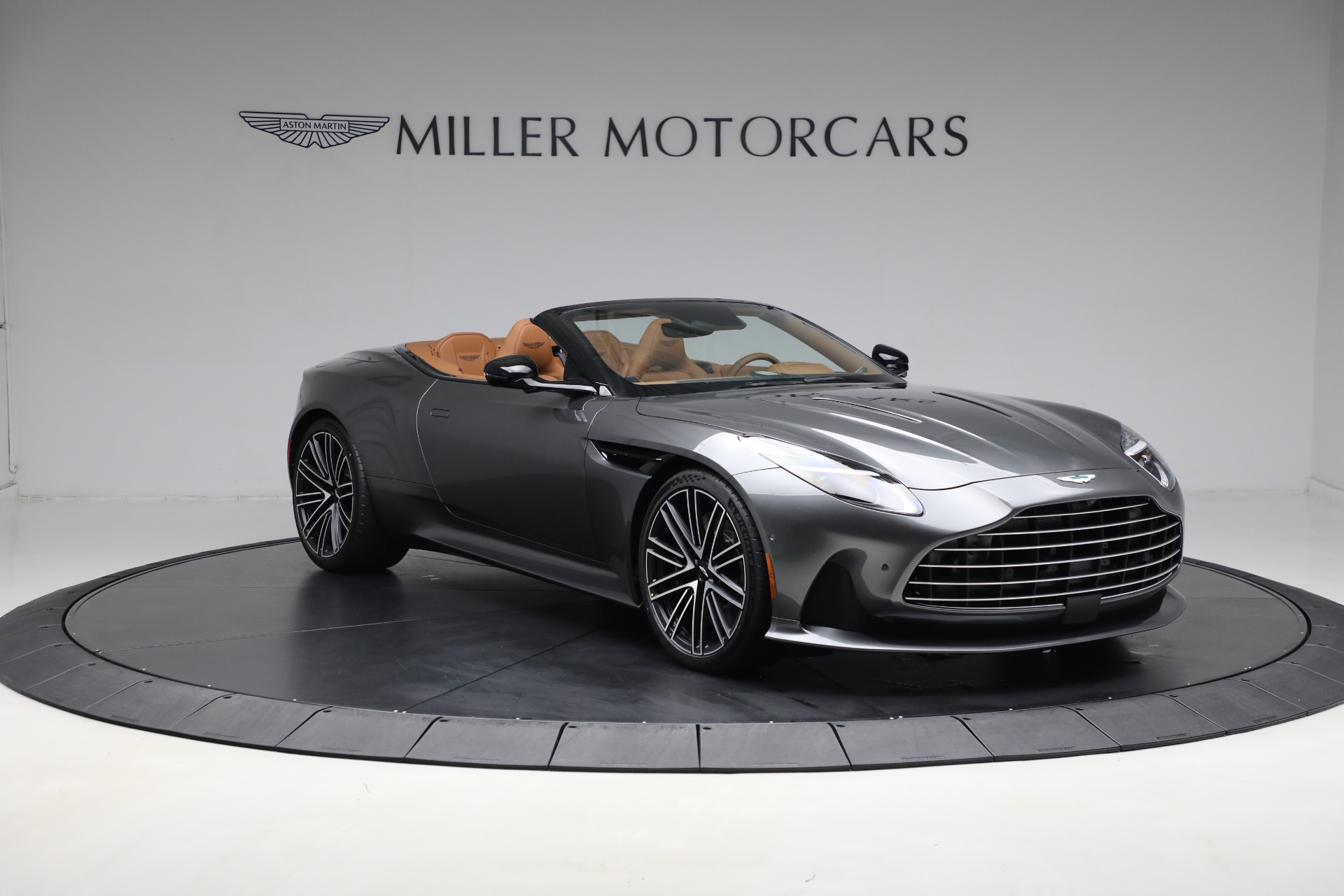 New-2025-Aston-Martin-DB12-Volante