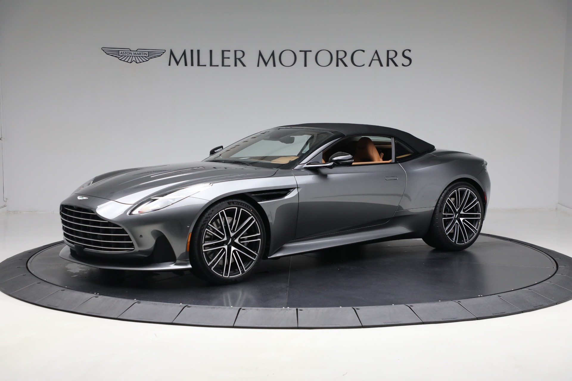 New-2025-Aston-Martin-DB12-Volante