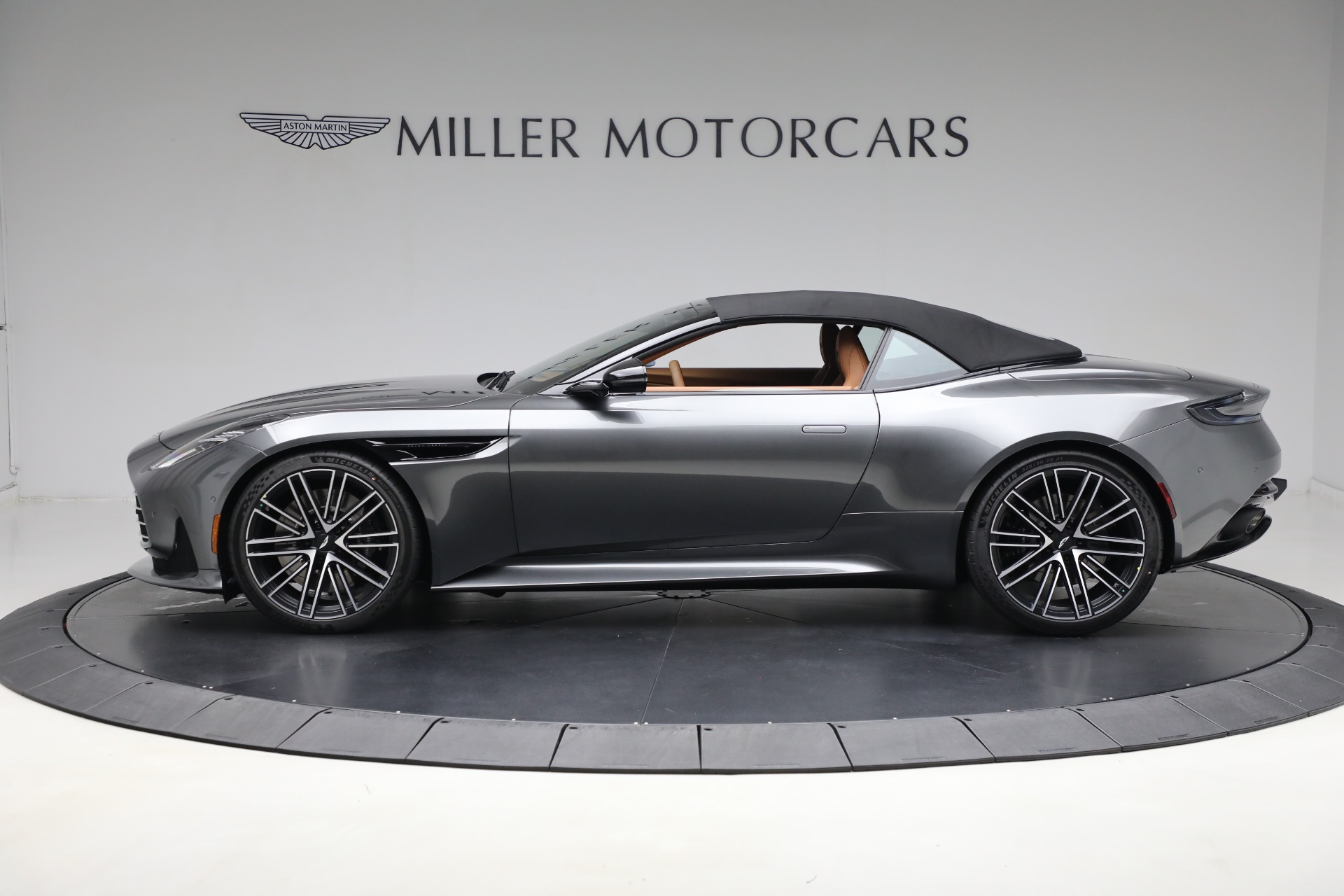 New-2025-Aston-Martin-DB12-Volante