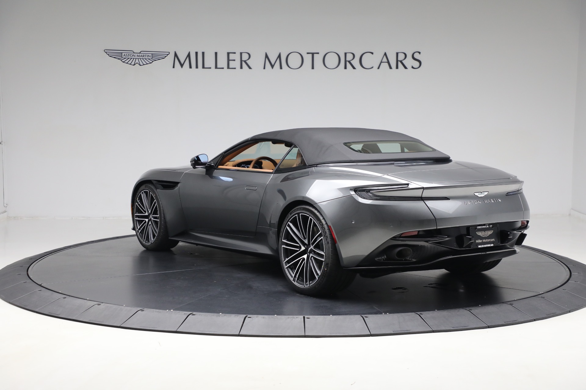 New-2025-Aston-Martin-DB12-Volante