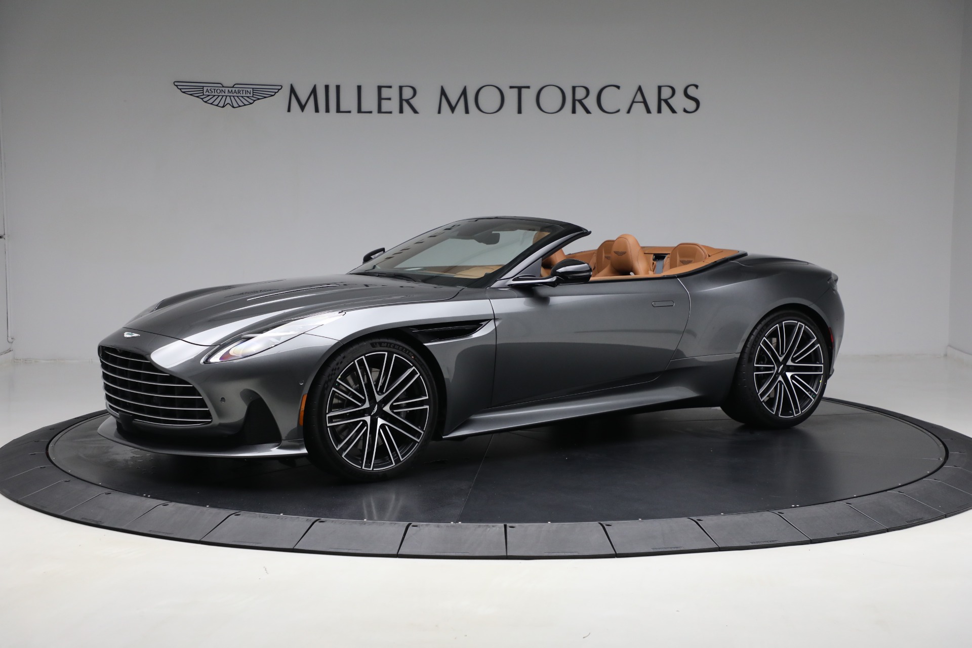 New-2025-Aston-Martin-DB12-Volante