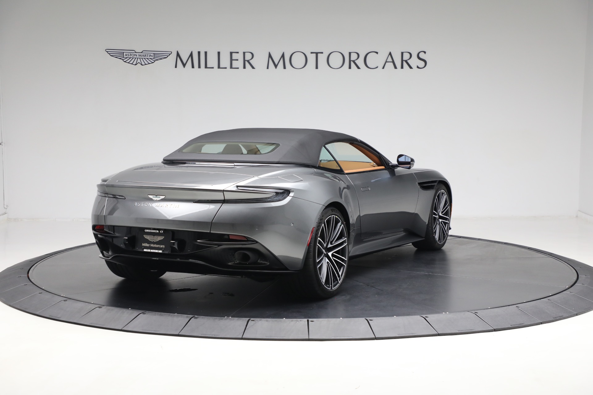 New-2025-Aston-Martin-DB12-Volante