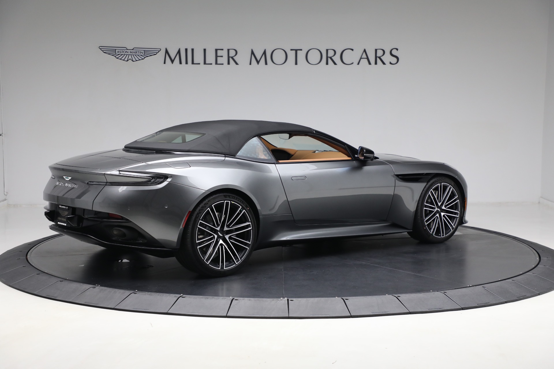 New-2025-Aston-Martin-DB12-Volante
