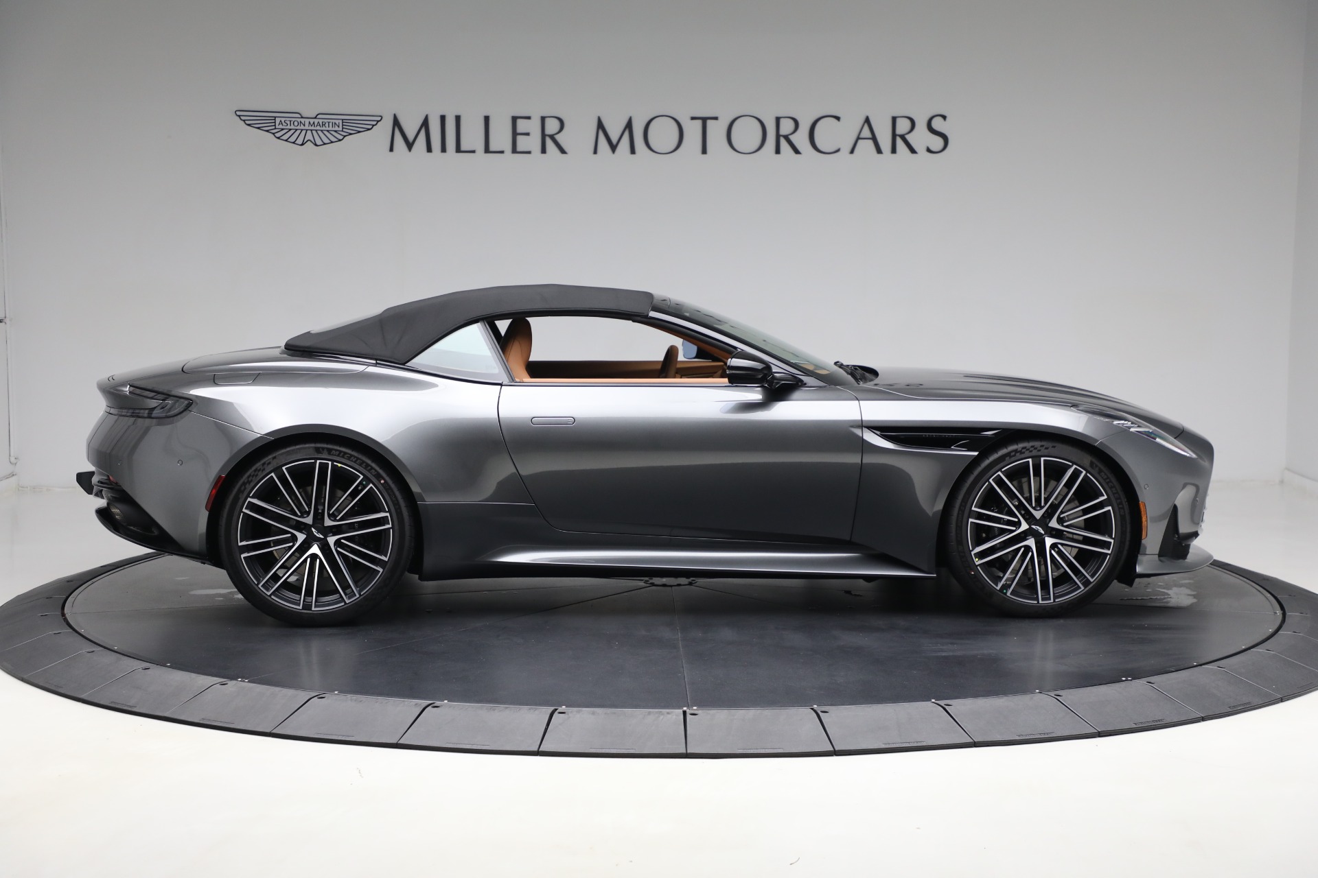 New-2025-Aston-Martin-DB12-Volante
