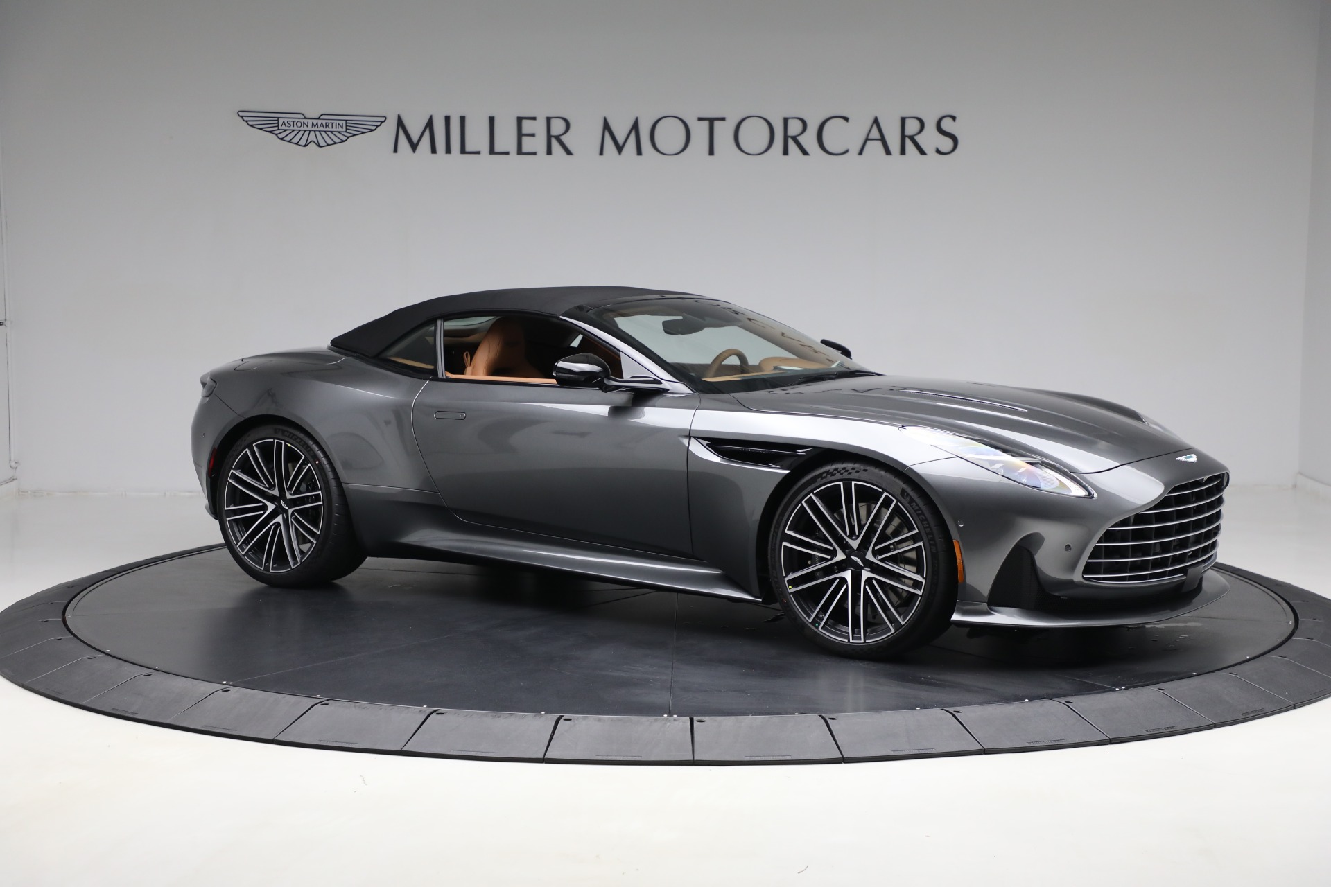 New-2025-Aston-Martin-DB12-Volante
