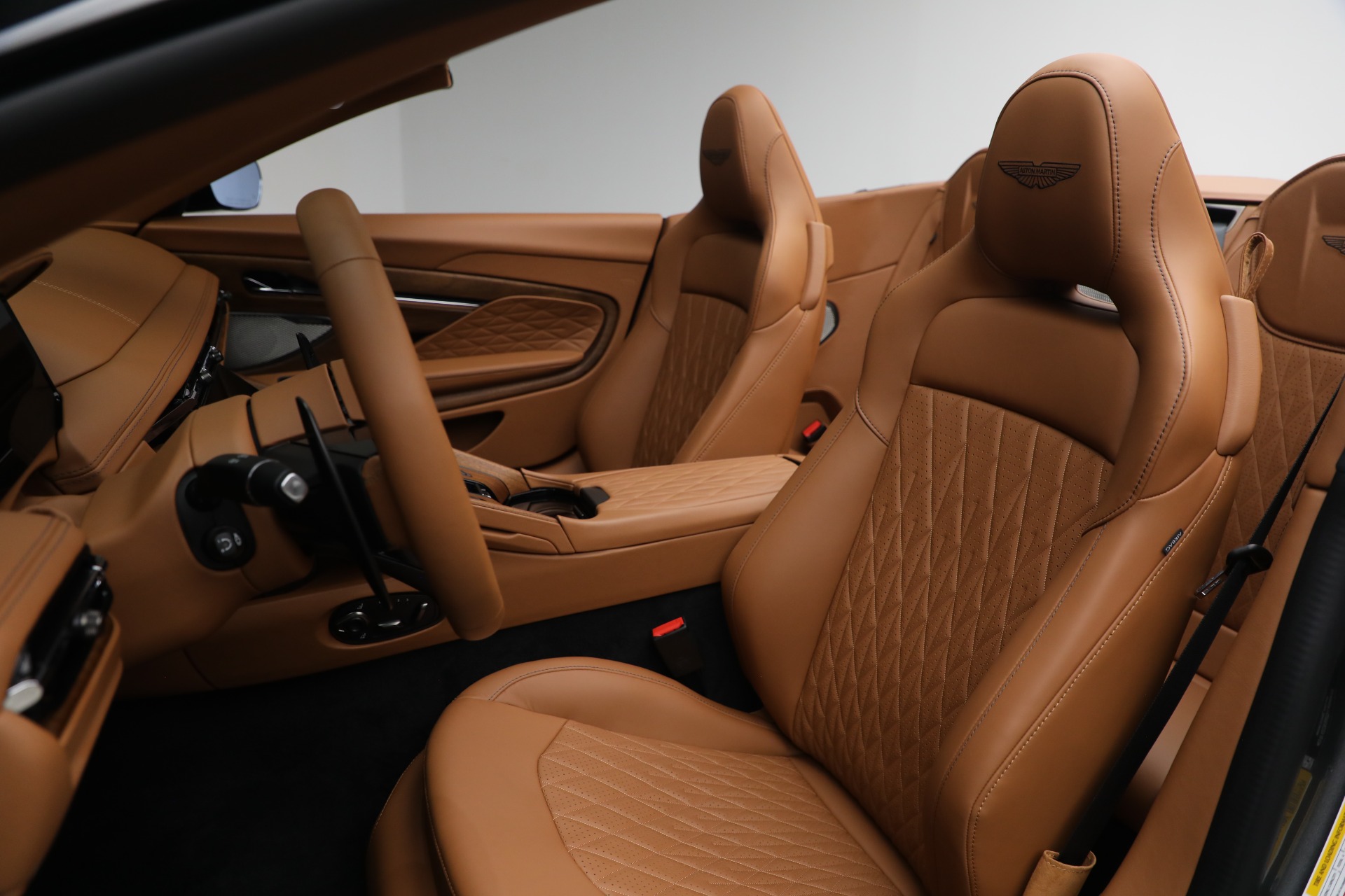 New-2025-Aston-Martin-DB12-Volante