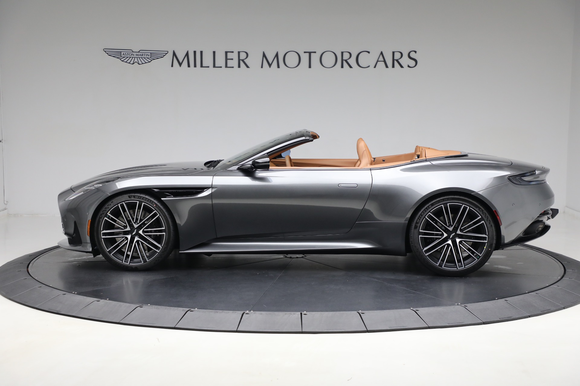 New-2025-Aston-Martin-DB12-Volante