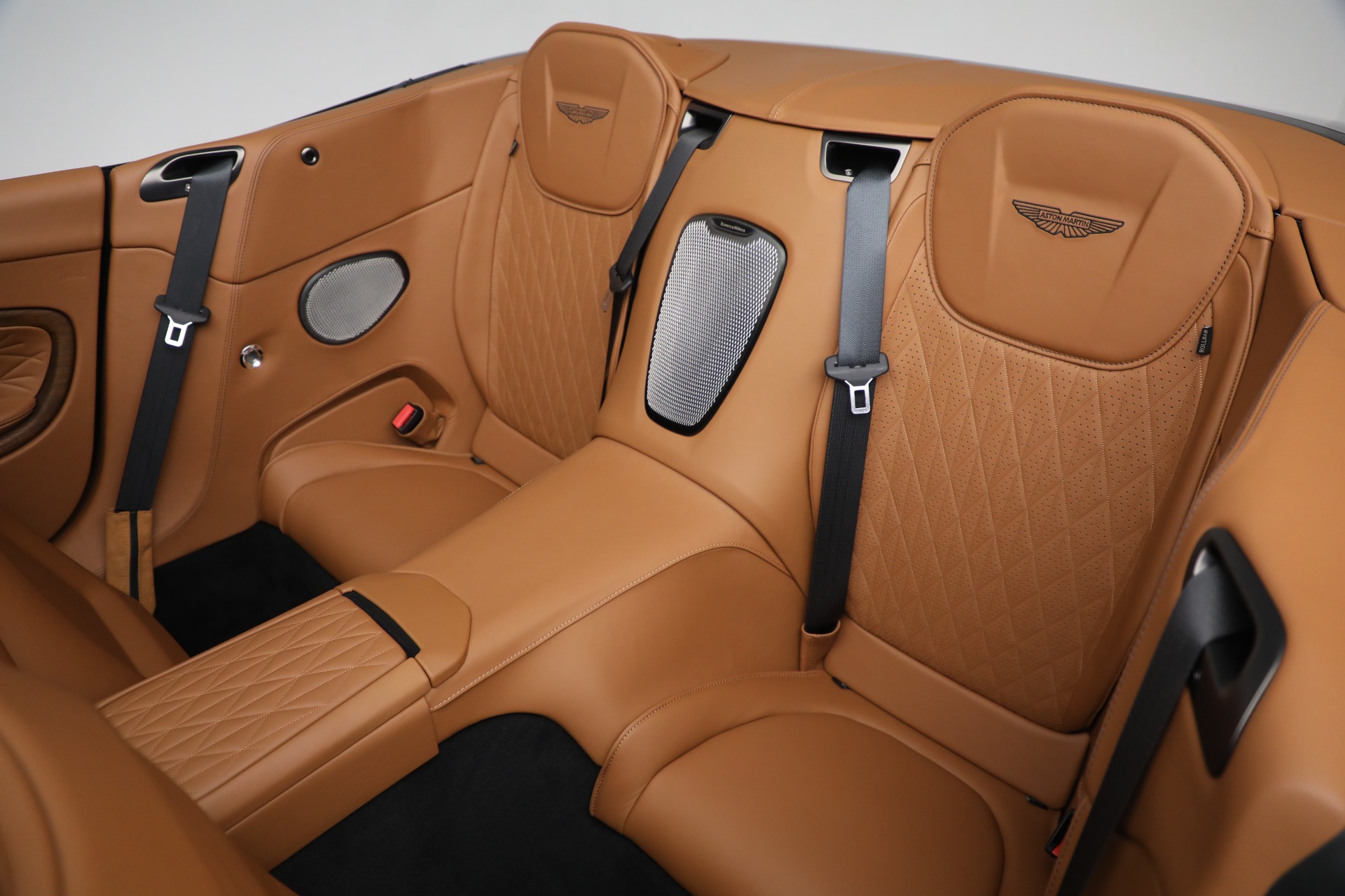 New-2025-Aston-Martin-DB12-Volante