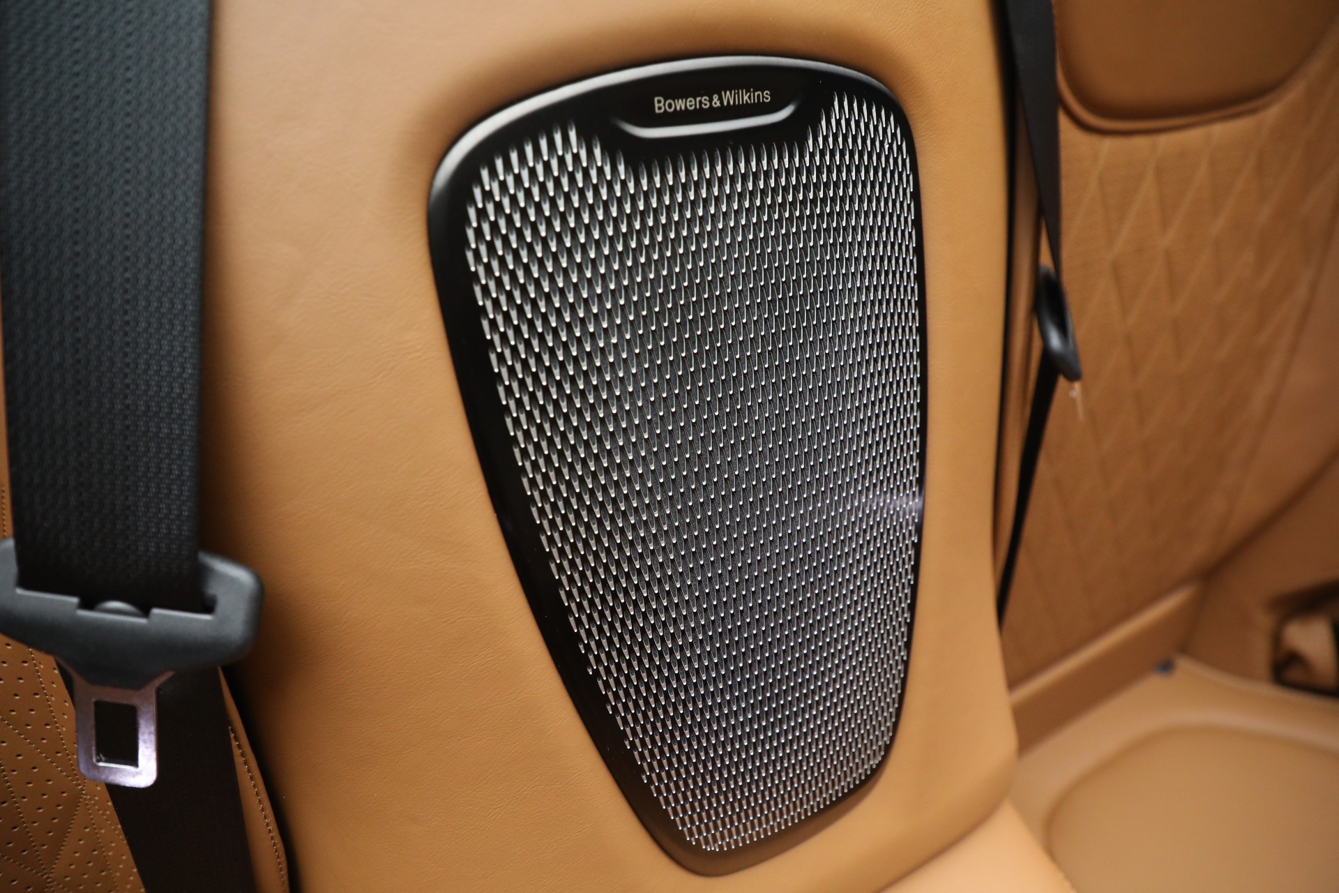 New-2025-Aston-Martin-DB12-Volante