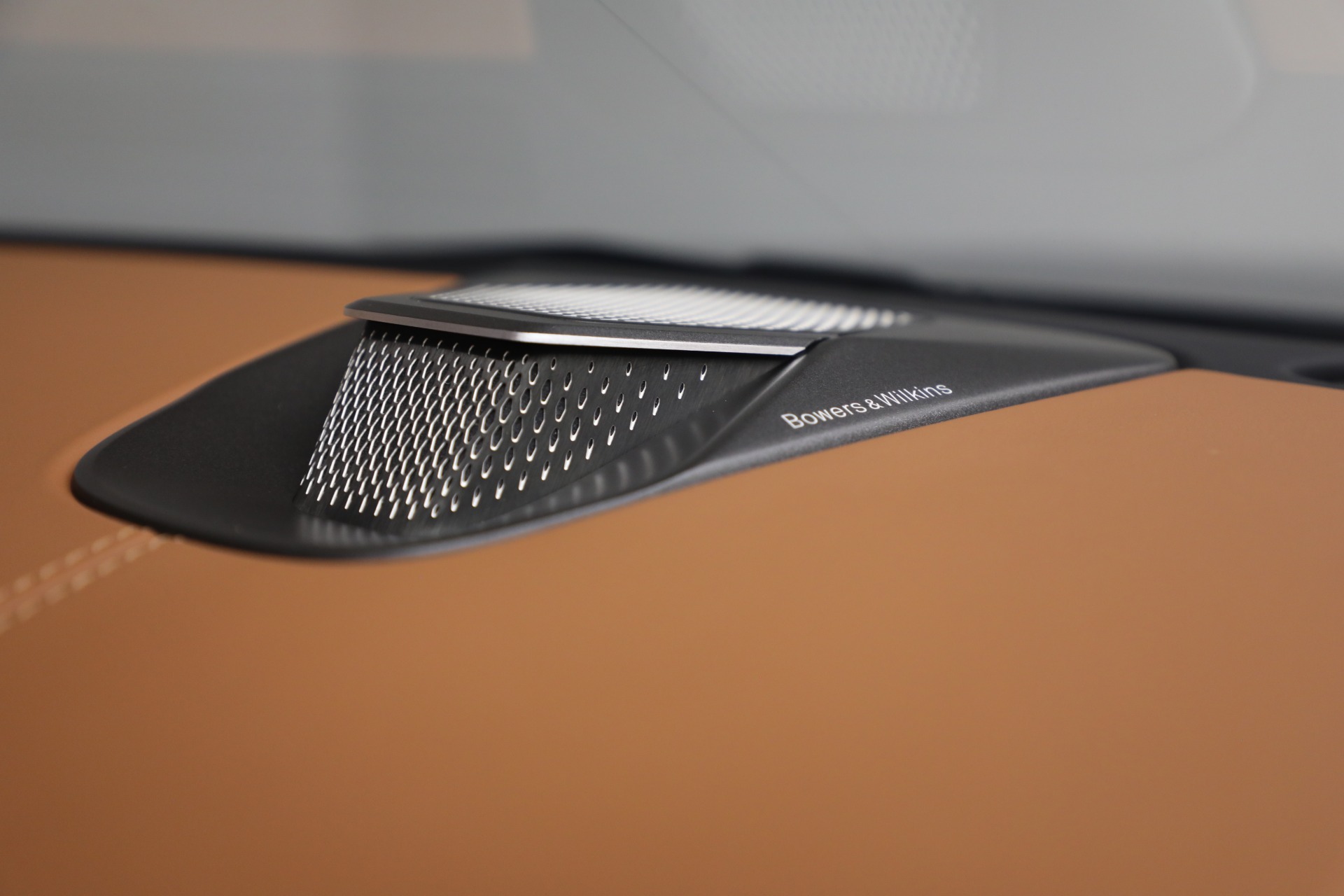 New-2025-Aston-Martin-DB12-Volante