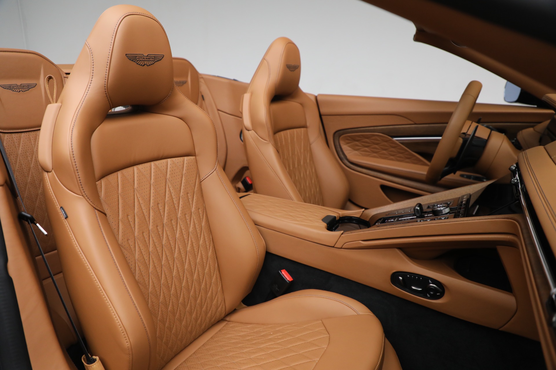 New-2025-Aston-Martin-DB12-Volante