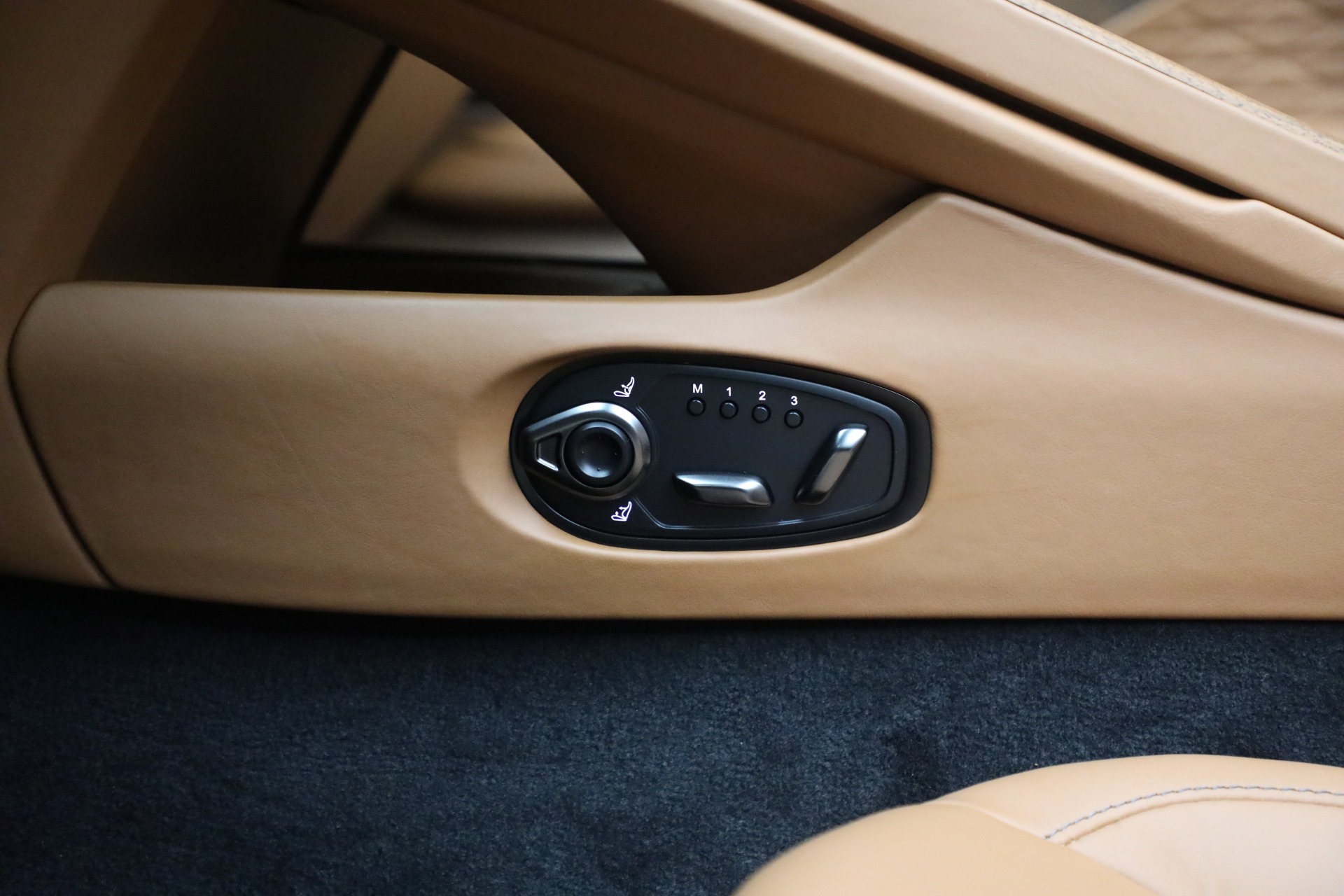 New-2025-Aston-Martin-DB12-Volante