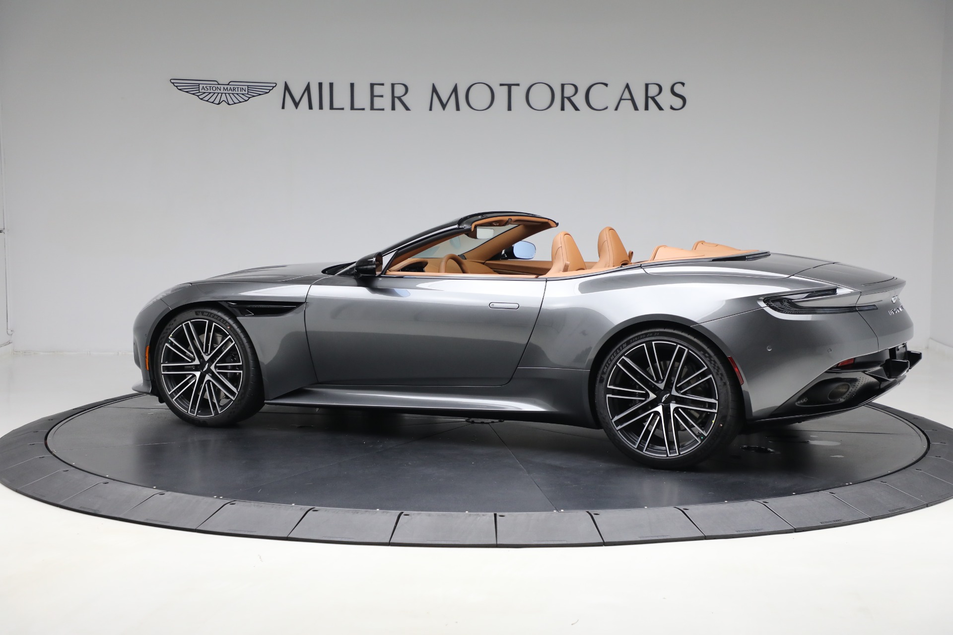 New-2025-Aston-Martin-DB12-Volante