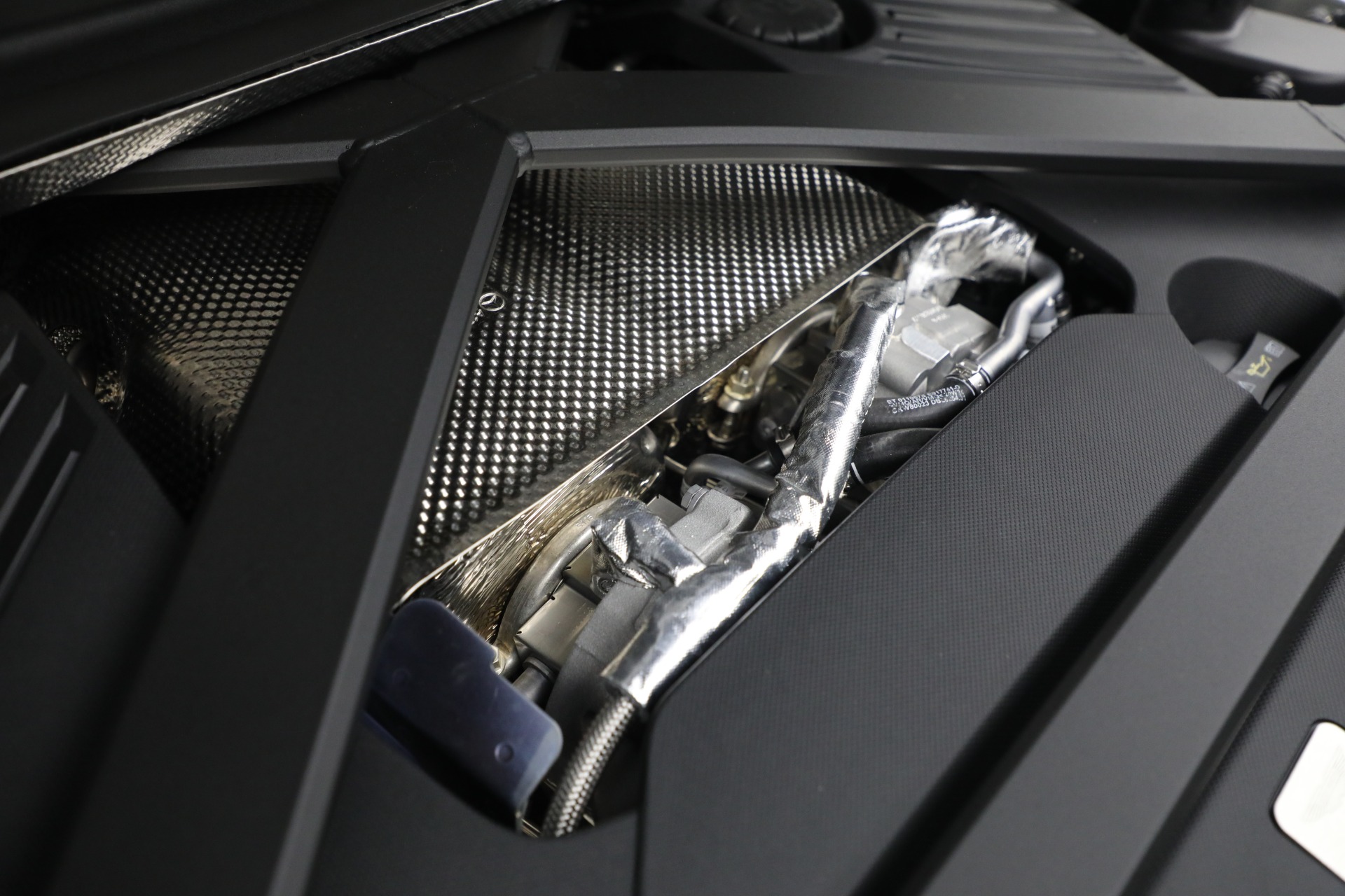 New-2025-Aston-Martin-DB12-Volante